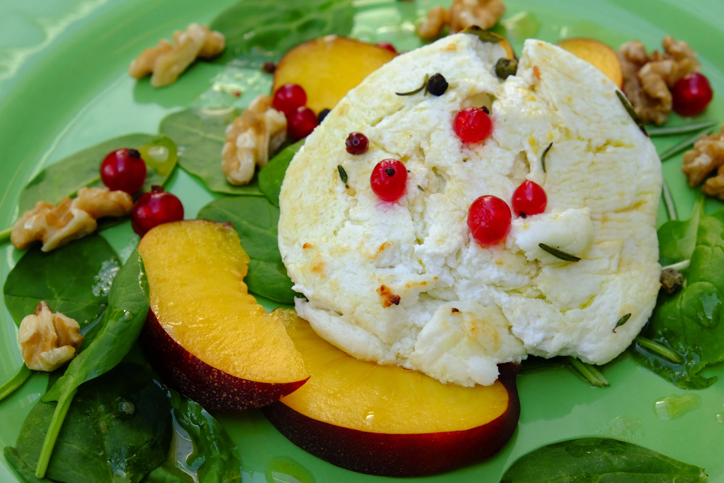 Gemarineerde geitenkaas met nectarine