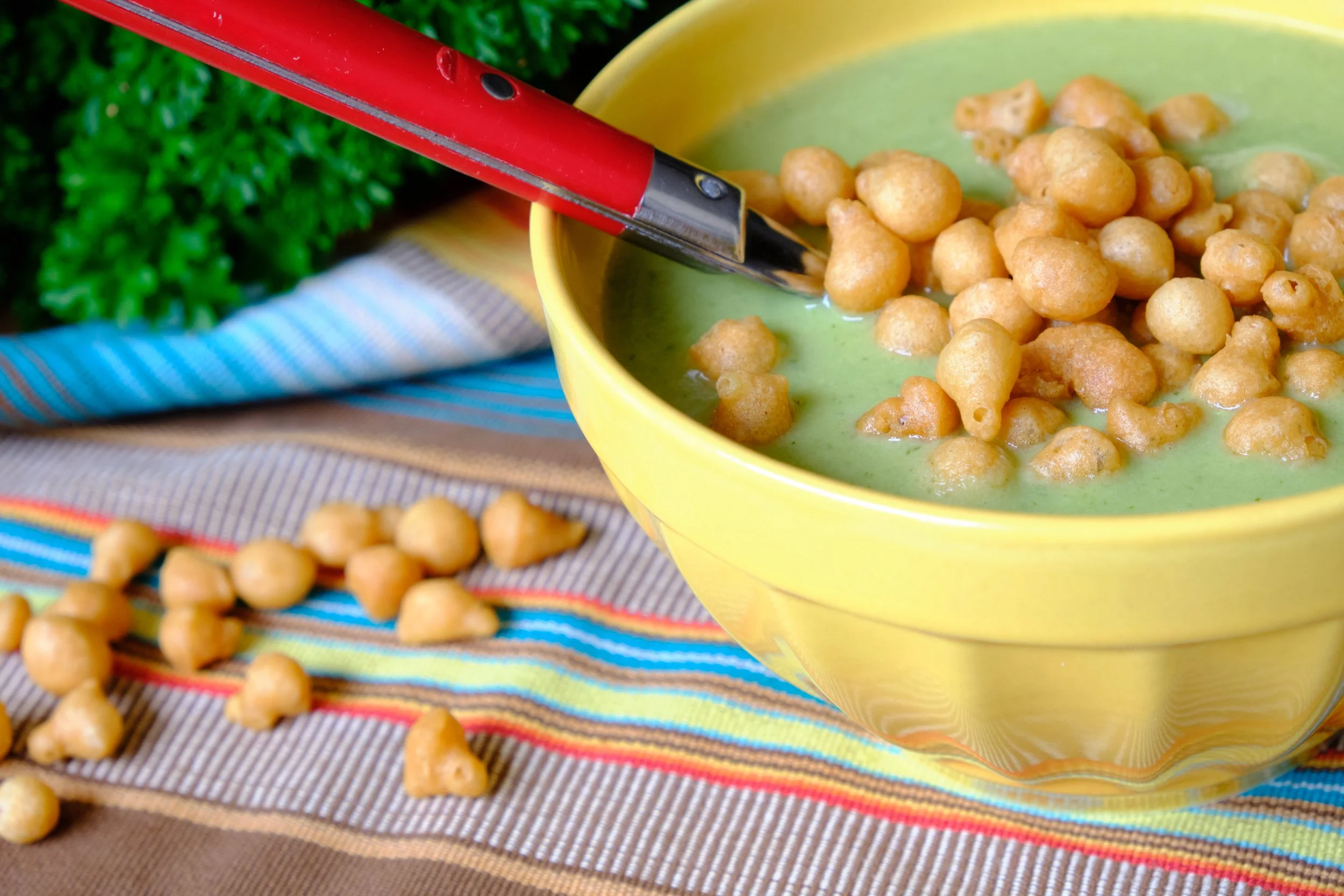 Peterseliesoep met knapperbolletjes
