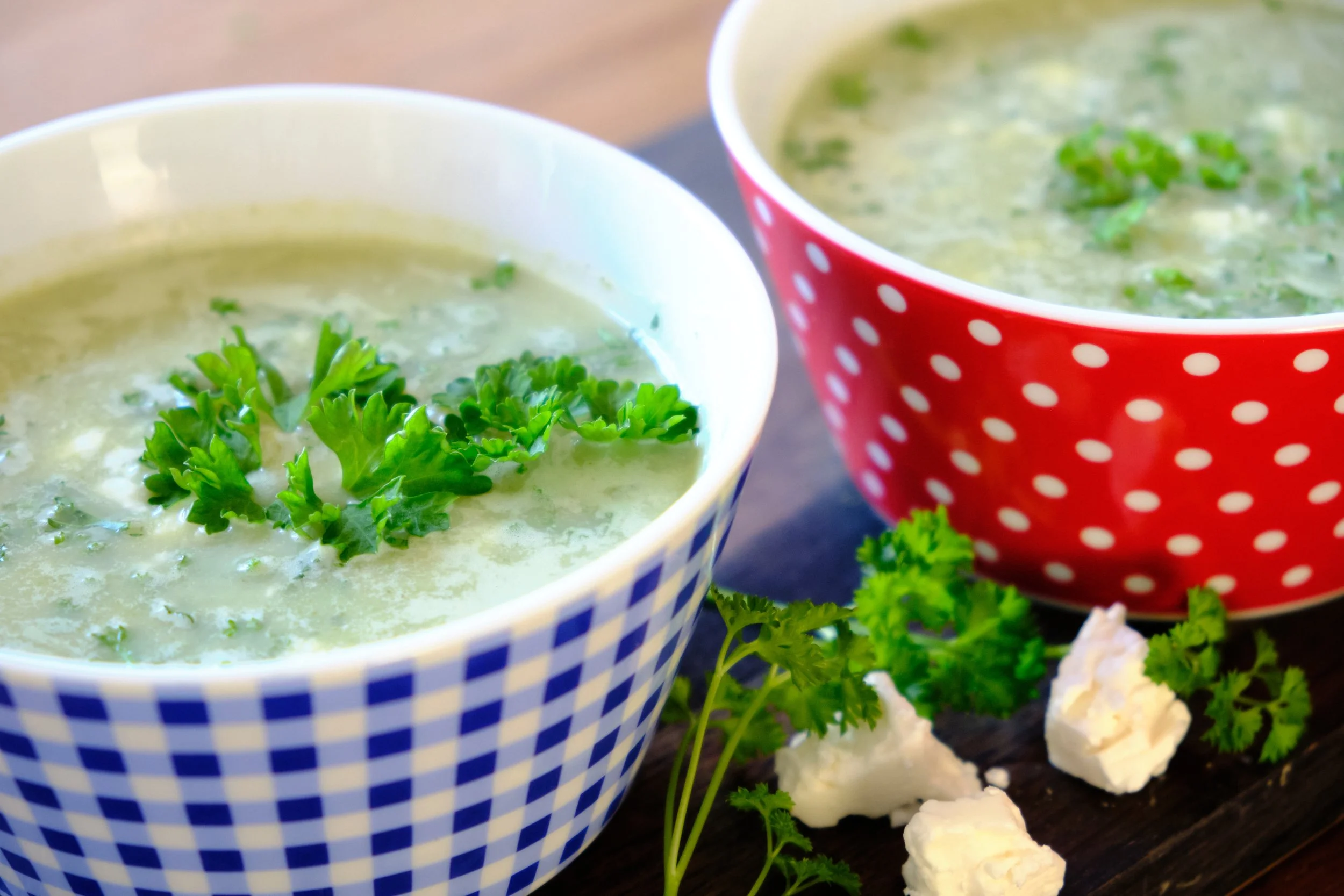 Broccolisoep met feta en peterselie