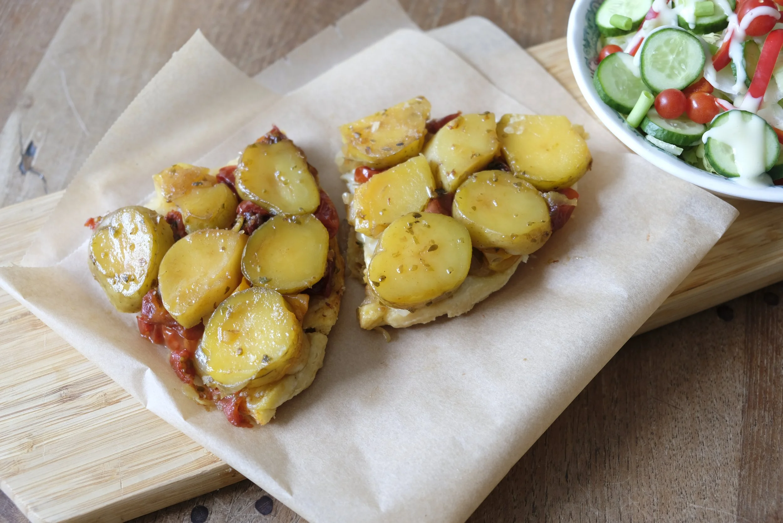 Tarte tatin met krieltjes en cherry tomaatjes