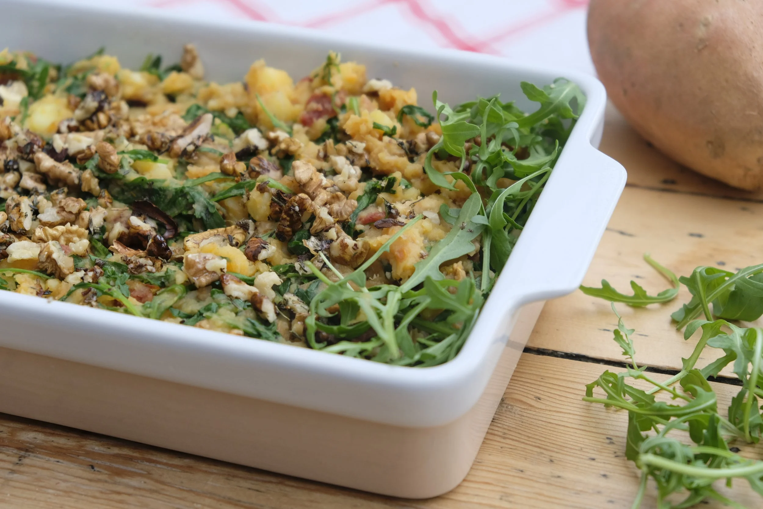 Stamppot rucola met zoete aardappel en walnoten