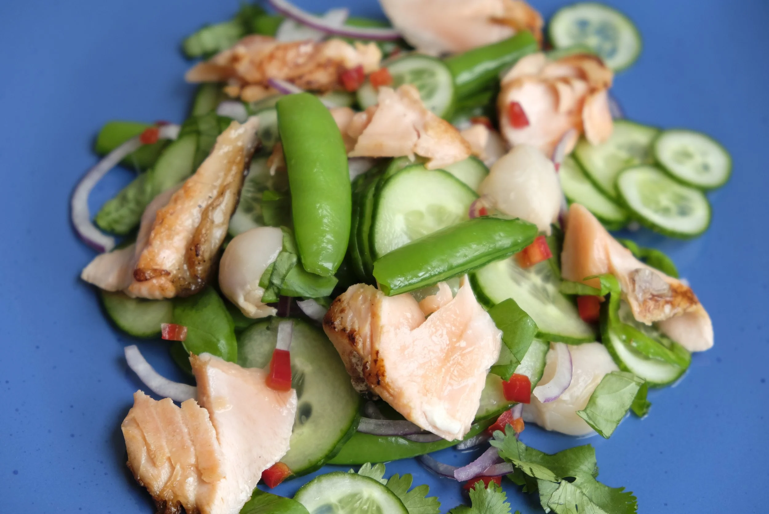 Salade met zalm, sugarsnaps en lychee