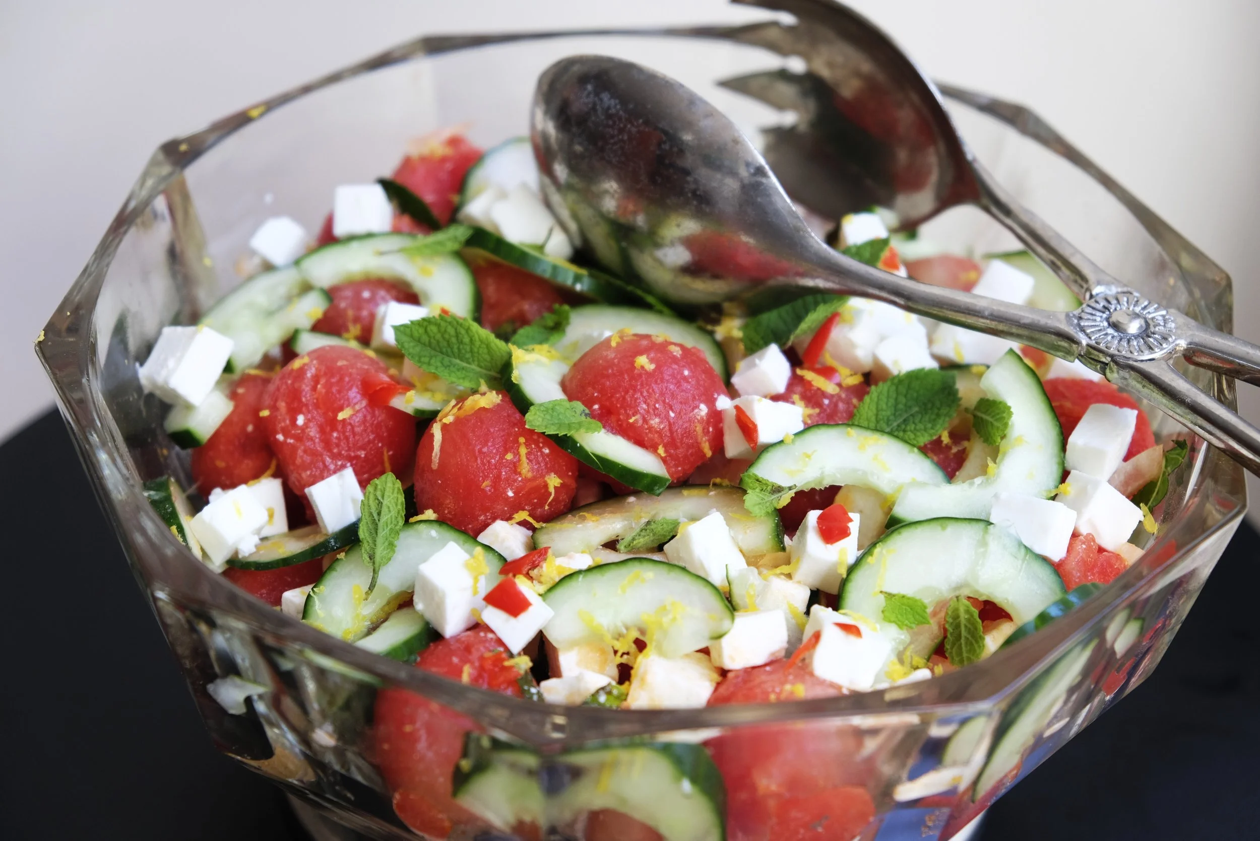 Watermeloen salade met feta en komkommer