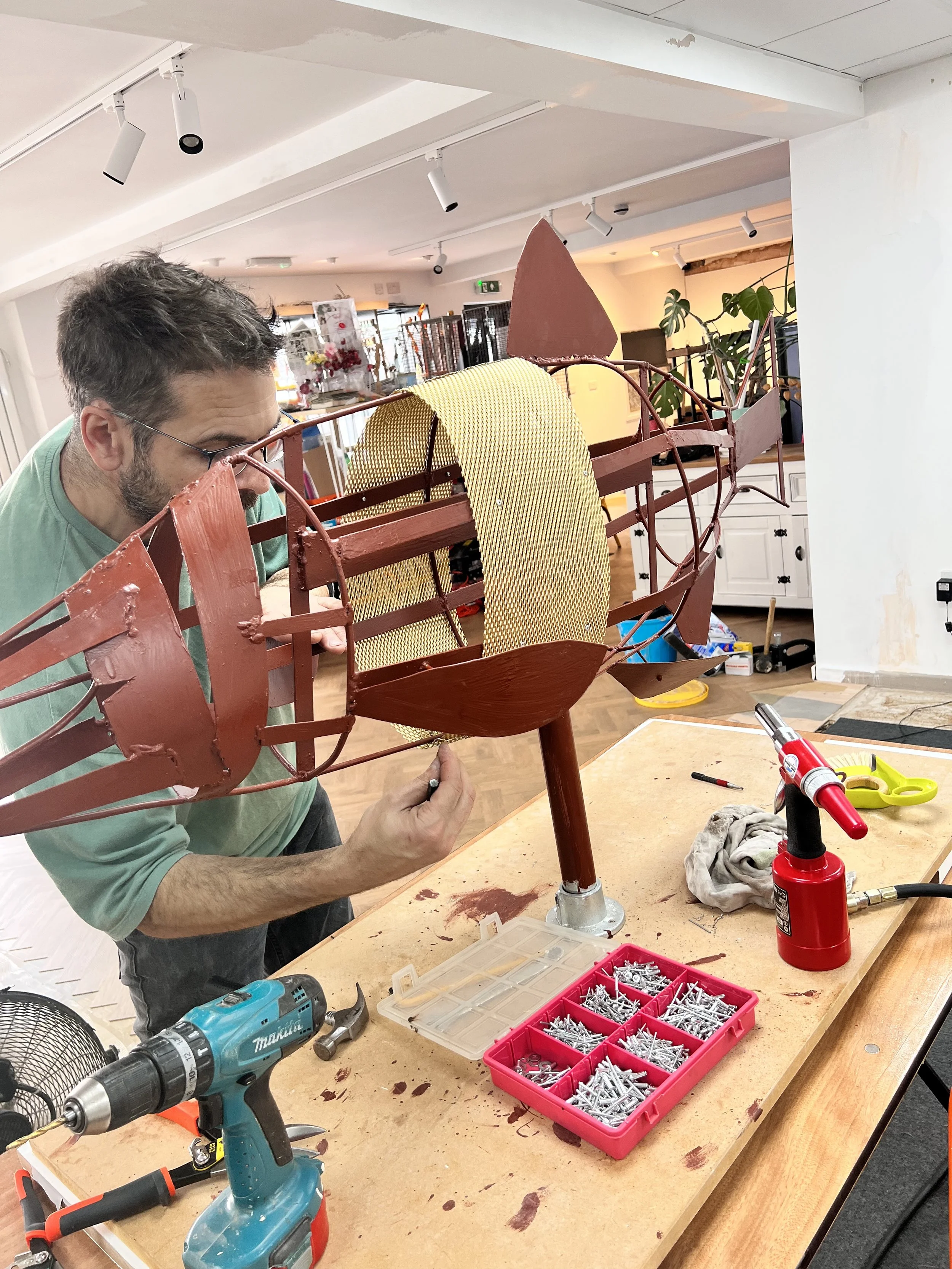 making metal fish sculpture
