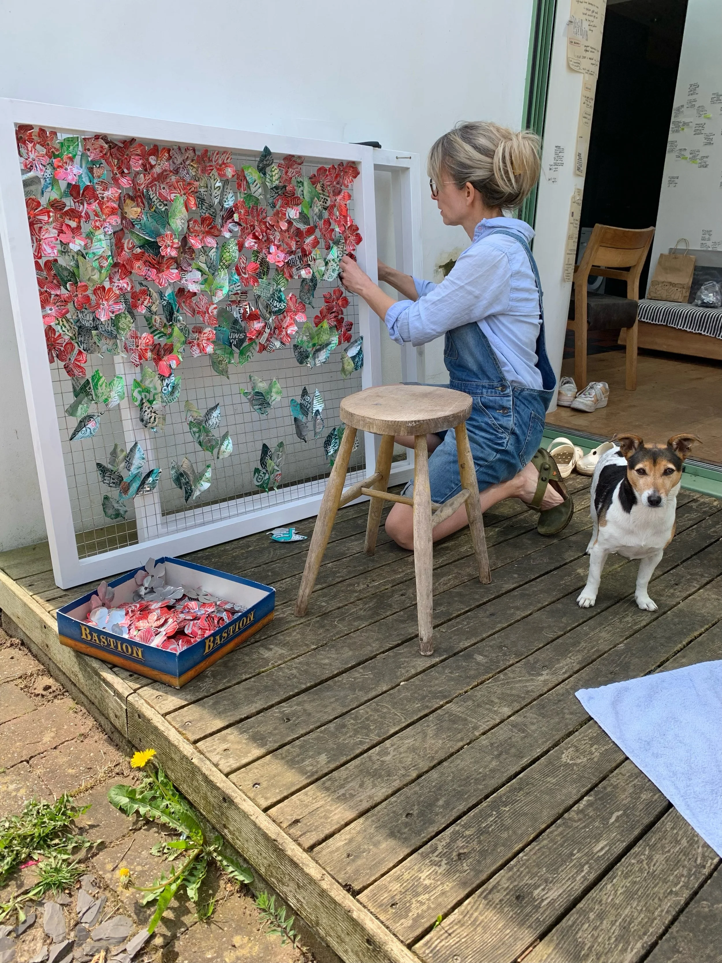 Making drinks can metal flower panel