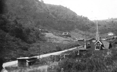 Lookout Mountain Road was still very country-like in the 1930's, but development continued apace. The cabin below left receives a more substantial neighbor.