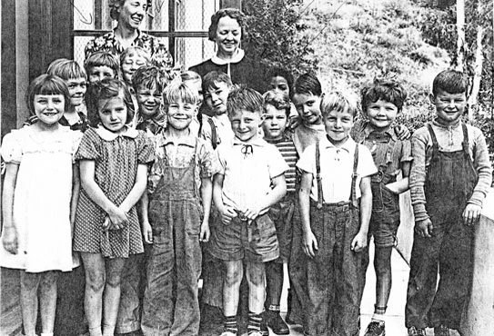 Students of the Wonderland School in Laurel Canyon in the 1940's.Then as now, the school was the pride of the community.