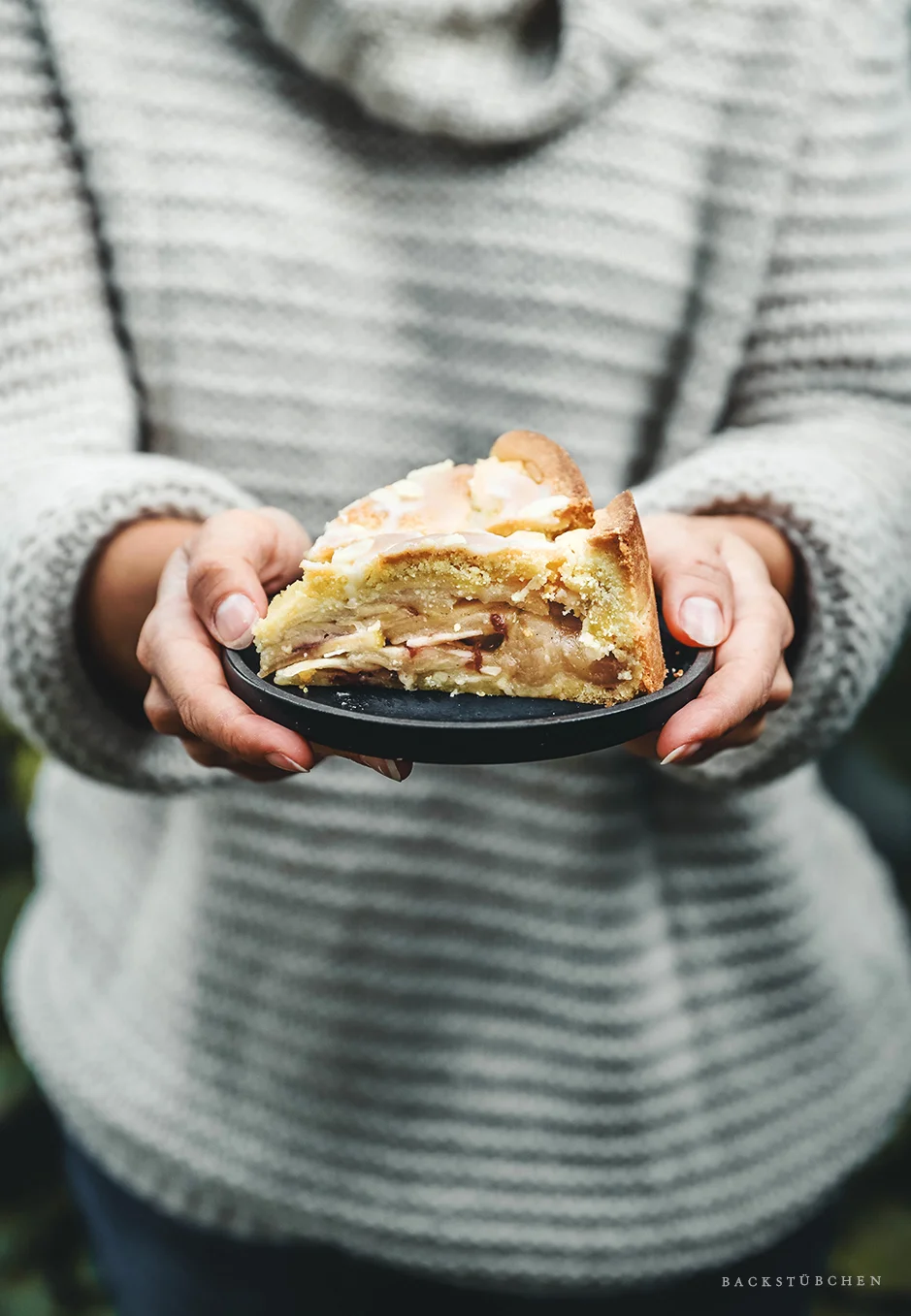 gedeckter apfelkuchen stück