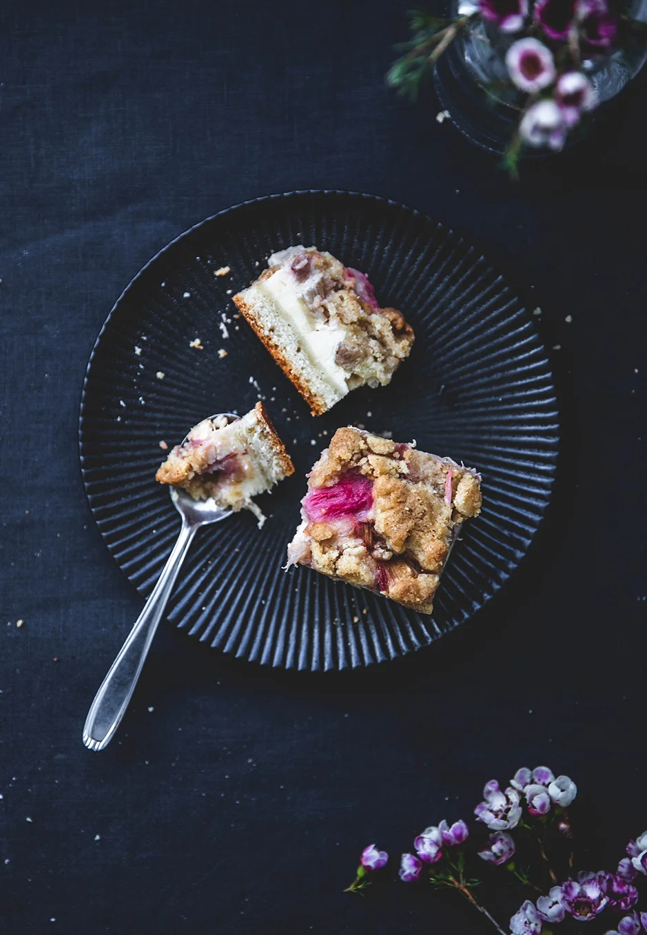 Das Rezept für Rhabarer-Streuselkuchen stammt von meiner Oma.