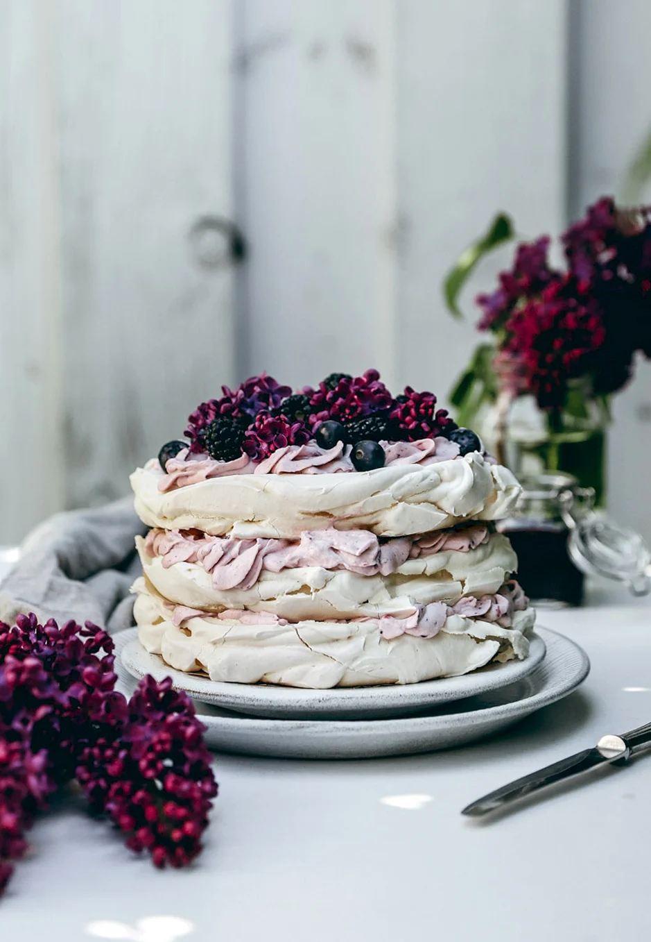 Lust auf eine Pavlova-Torte mit Blaubeer-Sahne-Creme?