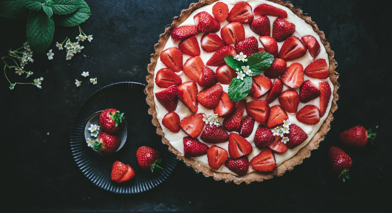Basis unserer Erdbeer-Tarte ist ein knuspriger Mürbeteig-Boden.