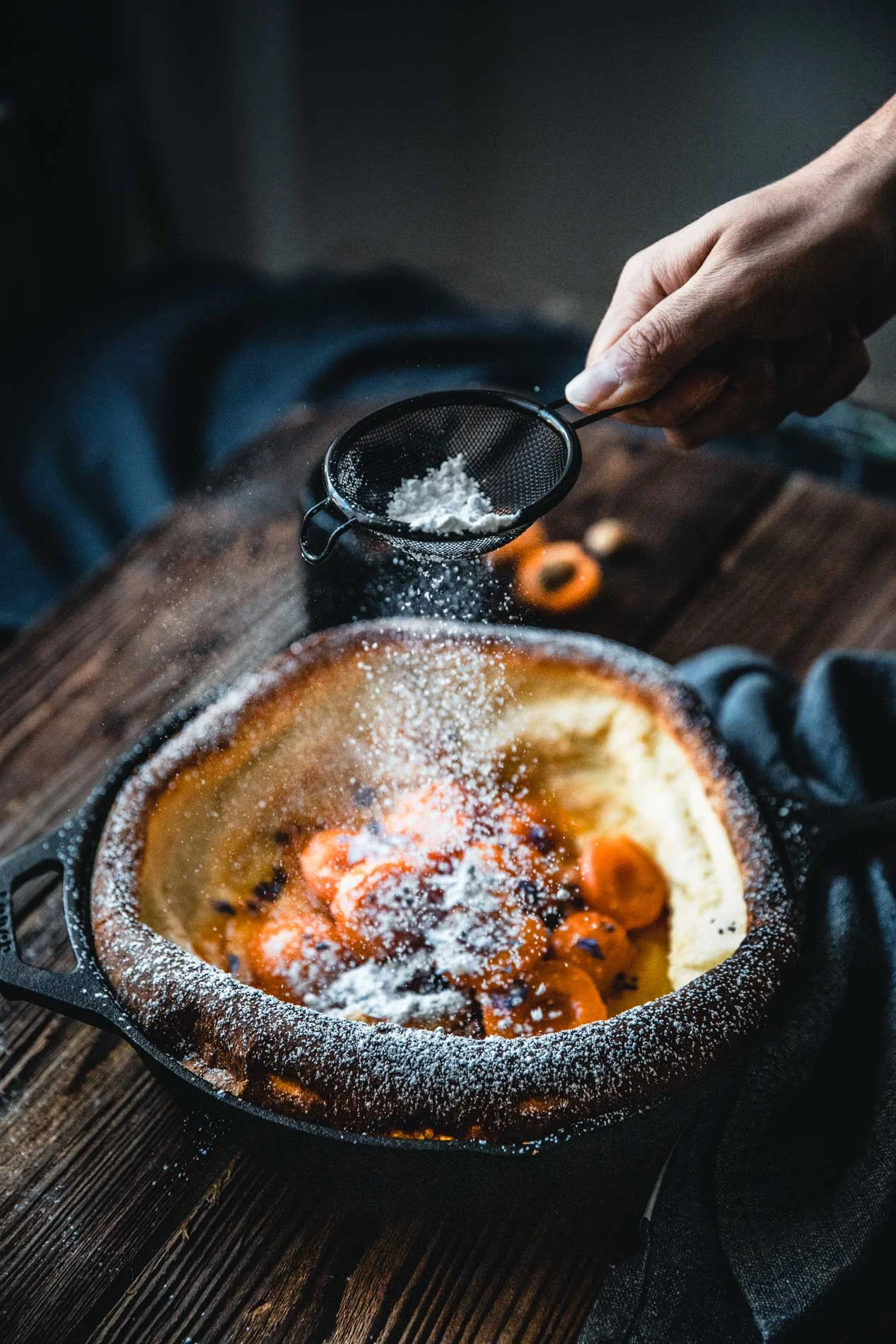 Für ein perfektes Dutch Baby braucht es Puderzucker.