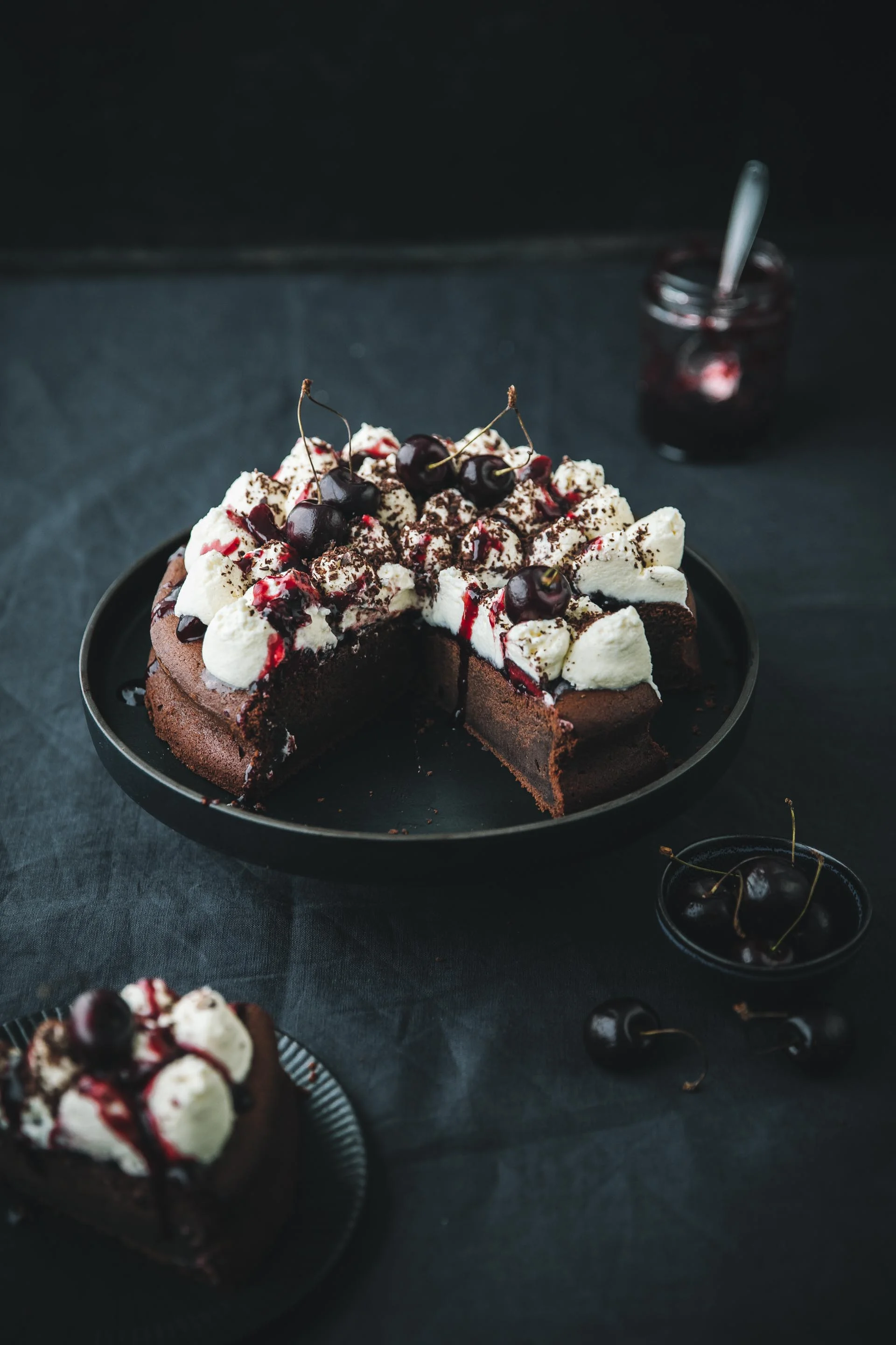 Wir zeigen dir die einfachste Schwarzwälder Kirschtorte.