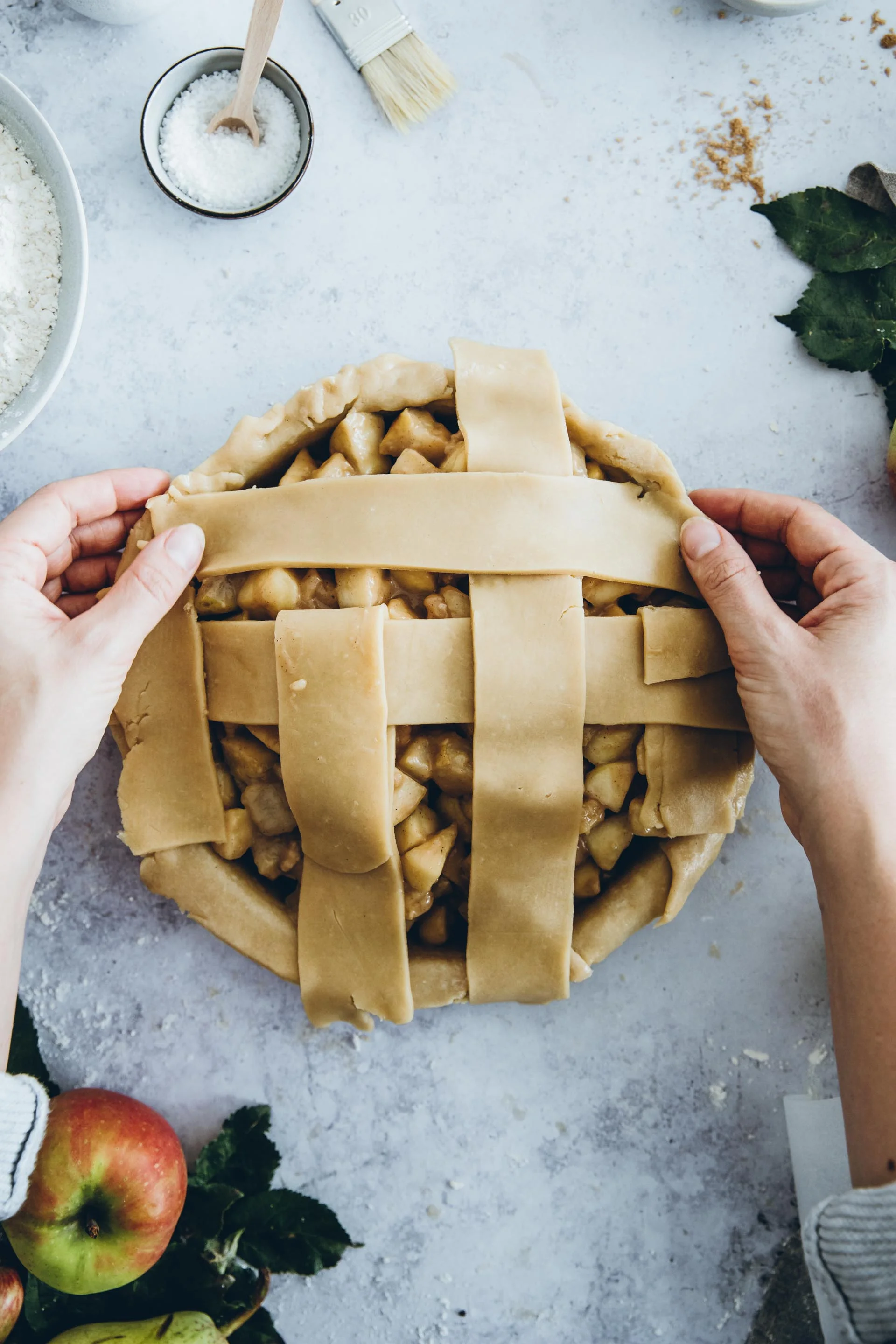 Wenn die das Flechten für den Apfel-Birnen-Pie zu kompliziert ist – er schmeckt auch ohne super.