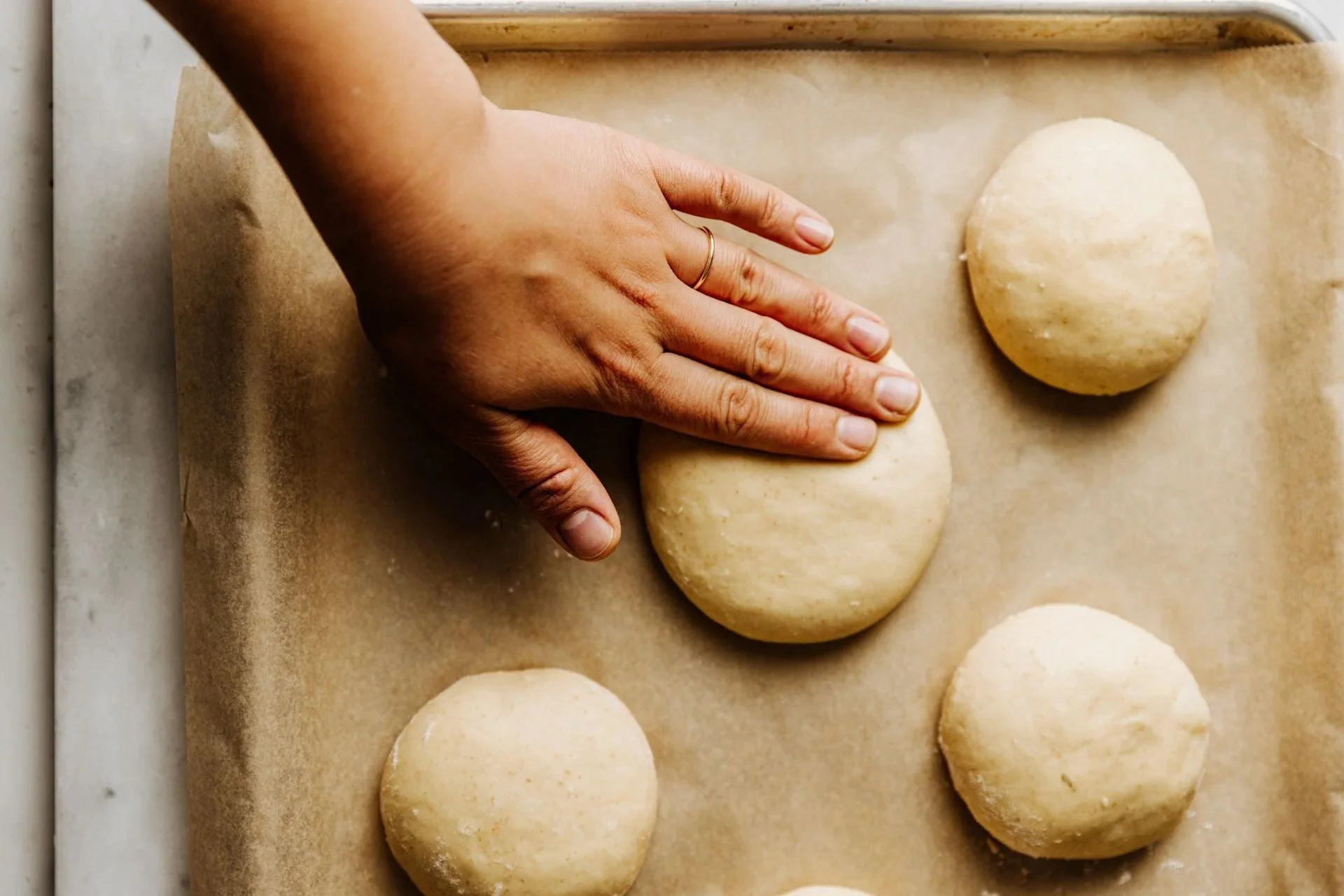 Wie erkenne ich, ob mein Teig genug aufgegangen ist?