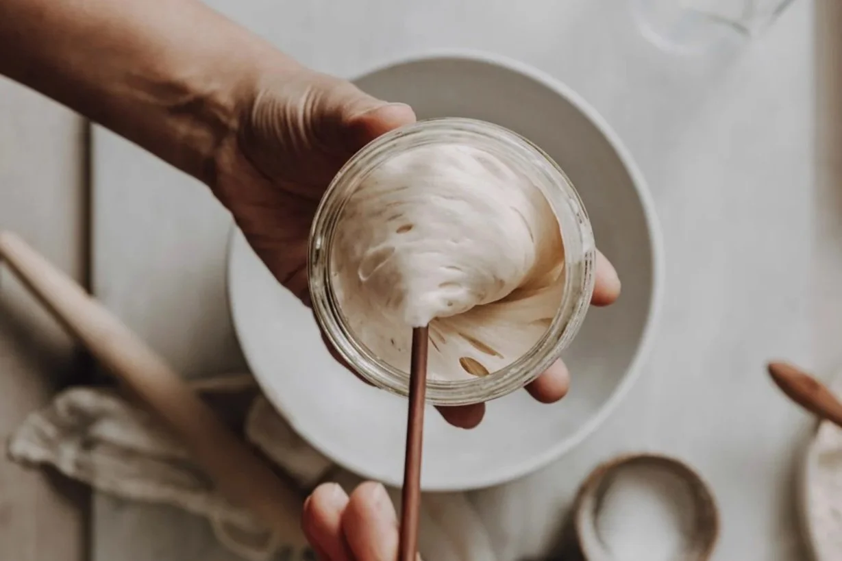 Sauerteig auffrischen und pflegen: So bleibt dein Anstellgut fit und triebstark