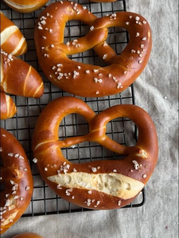 Heute gibt's einen kleinen Einblick in unsere Arbeit der vergangenen Monate. Wir haben richtig viel getestet, Rezepte geschrieben, wieder getestet, manches verworfen und wieder mal selbst viel dazugelernt. Denn schon bald m&ouml;chten wir euch in ein