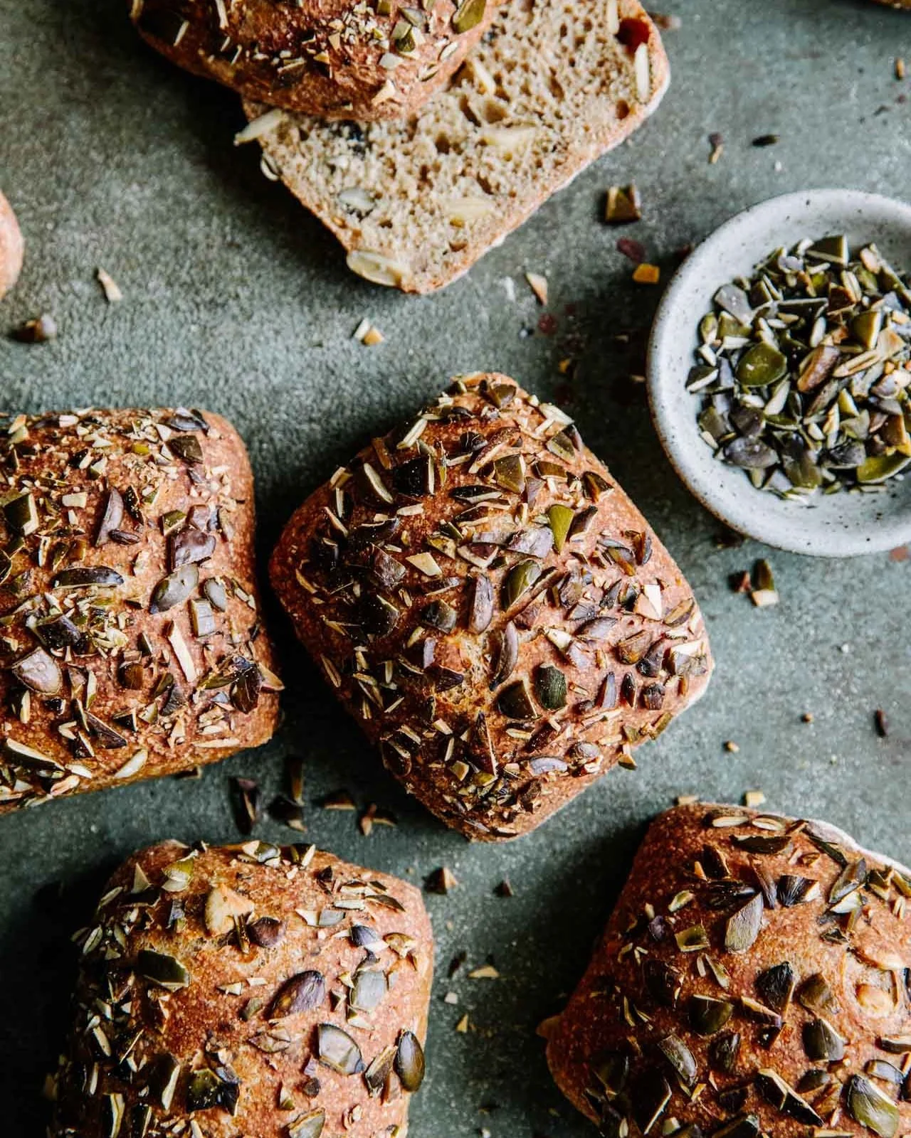 Abends vorbereiten, morgens nur noch backen &ndash; und frisch zum Fr&uuml;hst&uuml;ck genie&szlig;en: Hier kommen unsere Top-5-Lieblingsrezepte aus unserem neuen Magazin f&uuml;r knusprig-frisches Br&ouml;tchenvergn&uuml;gen am Morgen. 

Ob K&uuml;r