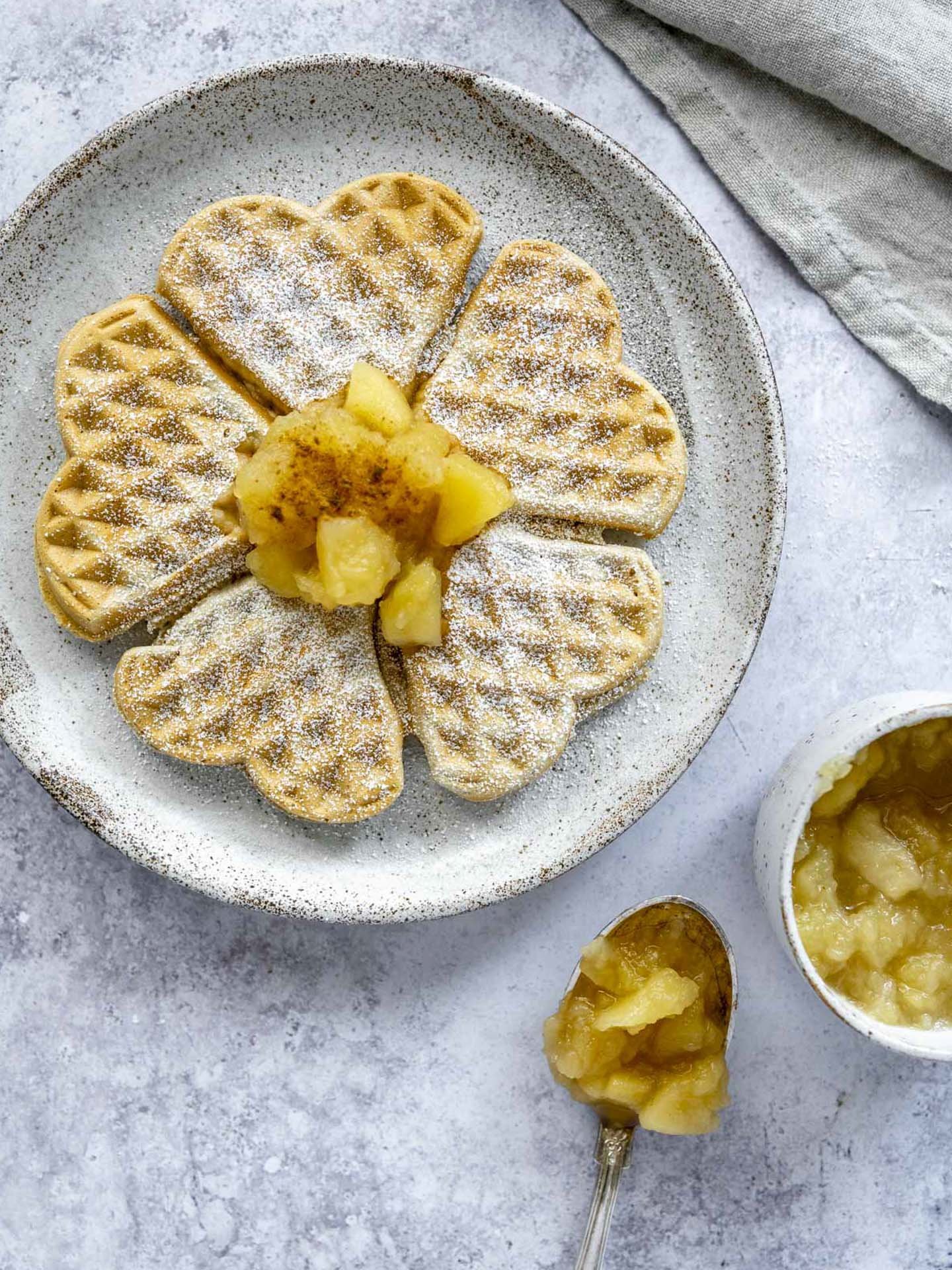 Vegane Waffeln - schnelles Rezept mit Apfelkompott — Backstübchen