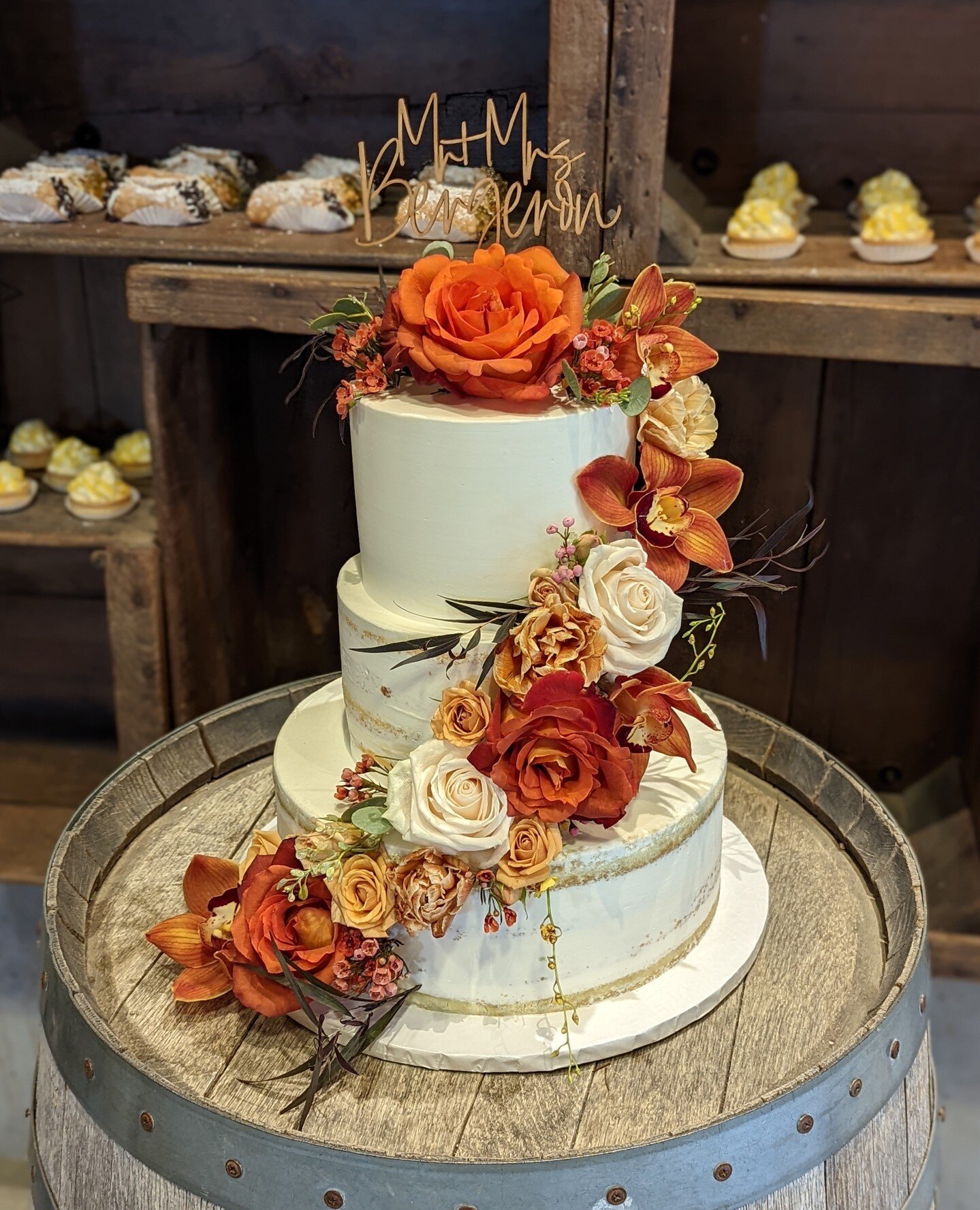 Gorgeous fall florals on this naked cake 😍⁠
⁠
⁠
Have an upcoming wedding? Call us at⁠
(951) 699-2399 for a wedding consultation⁠
or visit our website at www.1914bakery.com for more info!⁠
⁠
#dessert #cakedesigner #flowers #temeculawine #chocolate #f