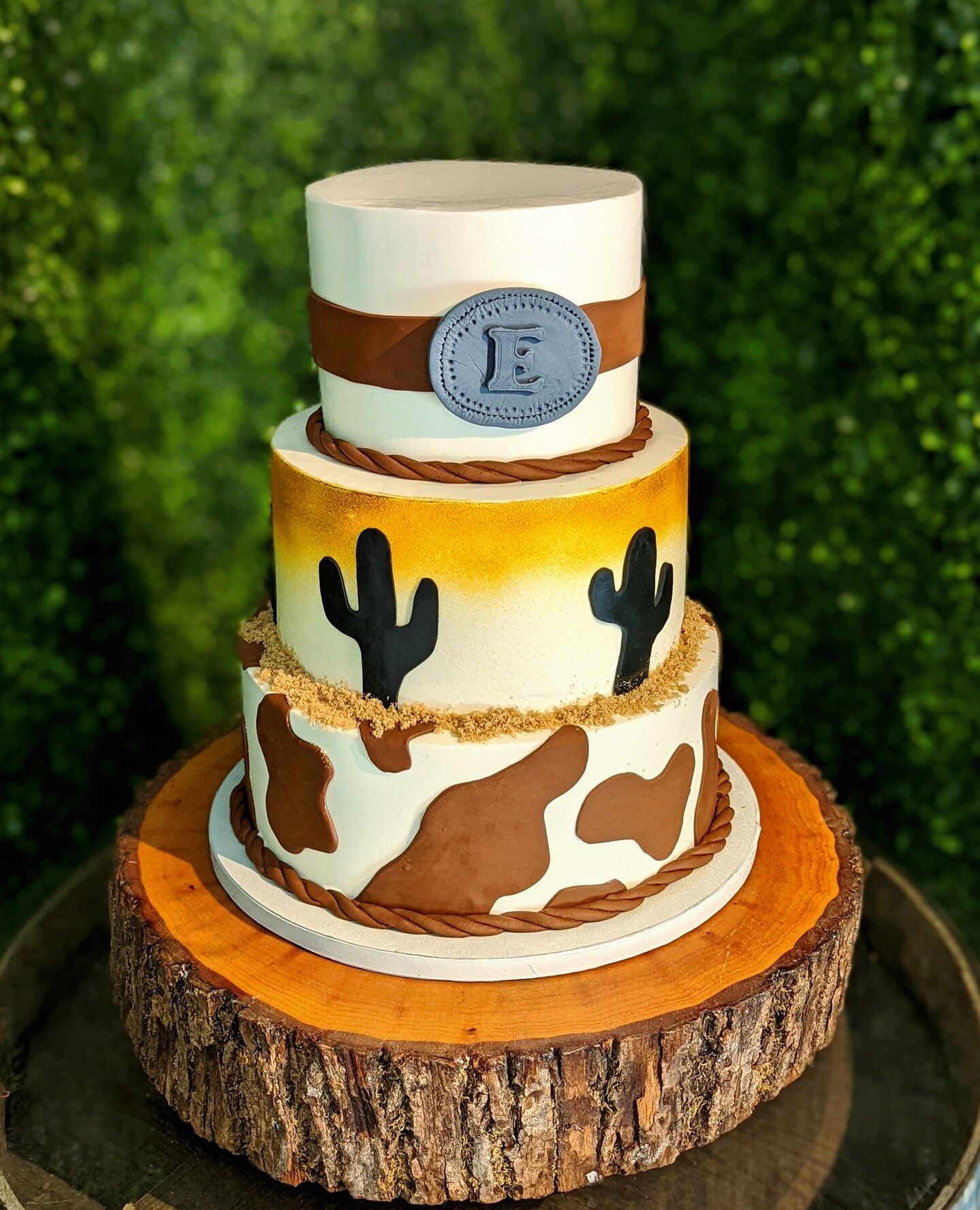 Cowboy Cake 🤠⁠
⁠
Need a cake or desserts for an event?⁠
Call us at (951) 699-2399 for a quote or check our website out at www.1914bakery.com !⁠
⁠
#cakes #cake #cakedecorating #birthdaycake #food #cakesofinstagram #chocolate #instacake #baking #birth