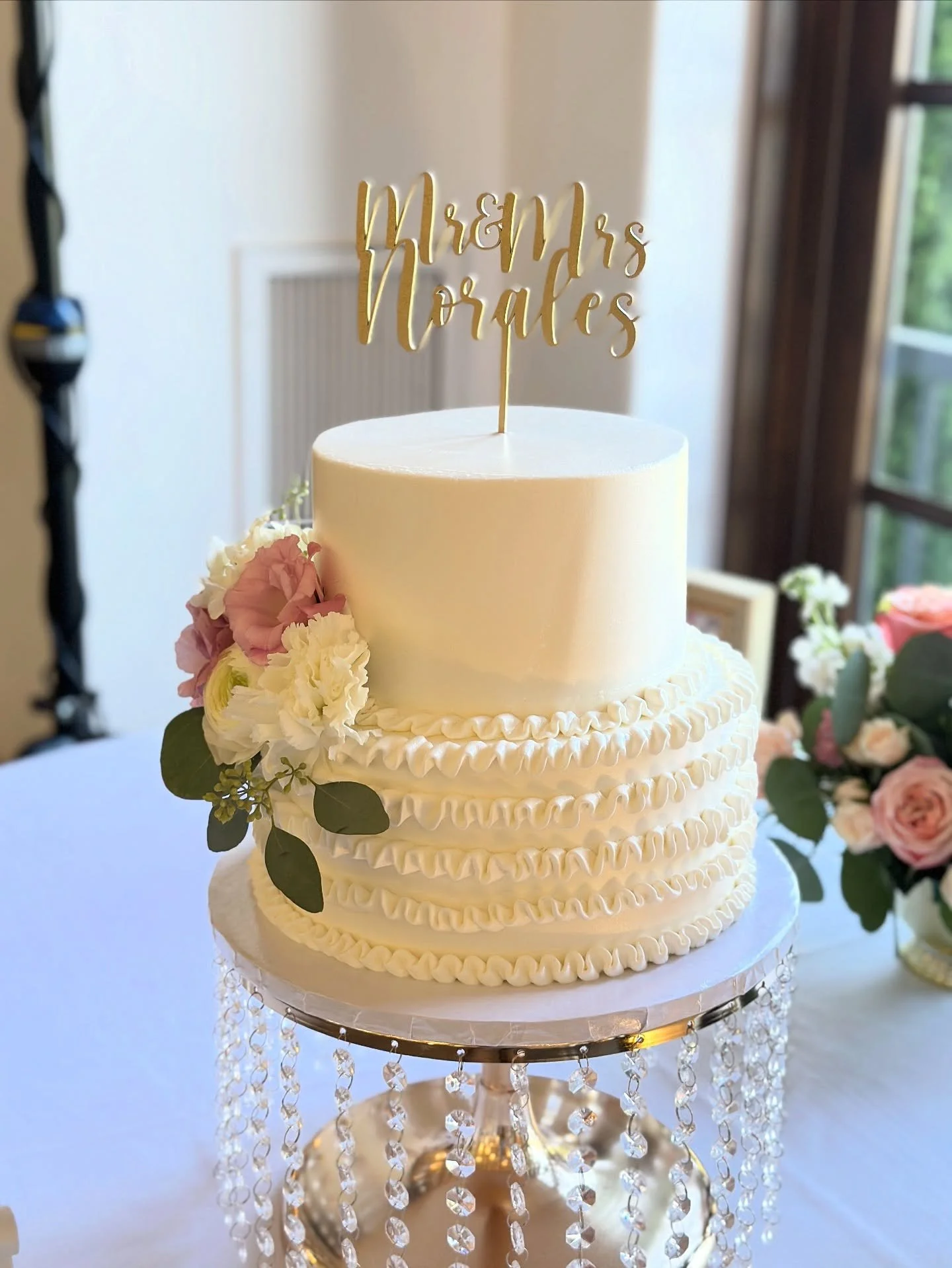 Fun and frilly wedding cake 💃🎂🎉 #wedding #weddingcakes #cake