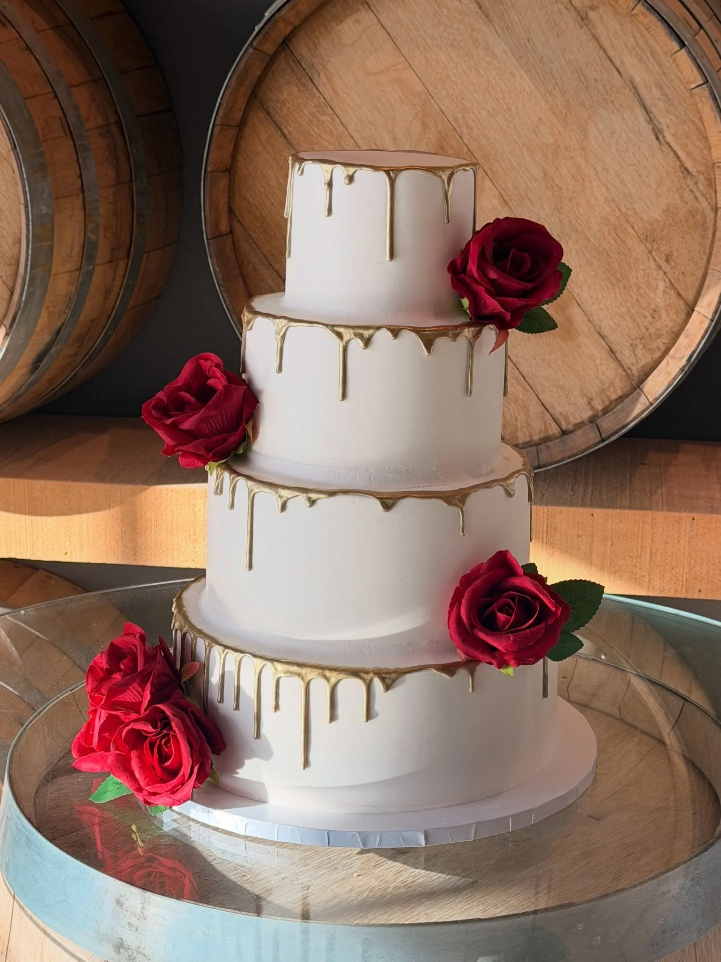 Golden drip cake &hearts;️💛&hearts;️ #wedding #weddingcakes #cake #temeculawedding