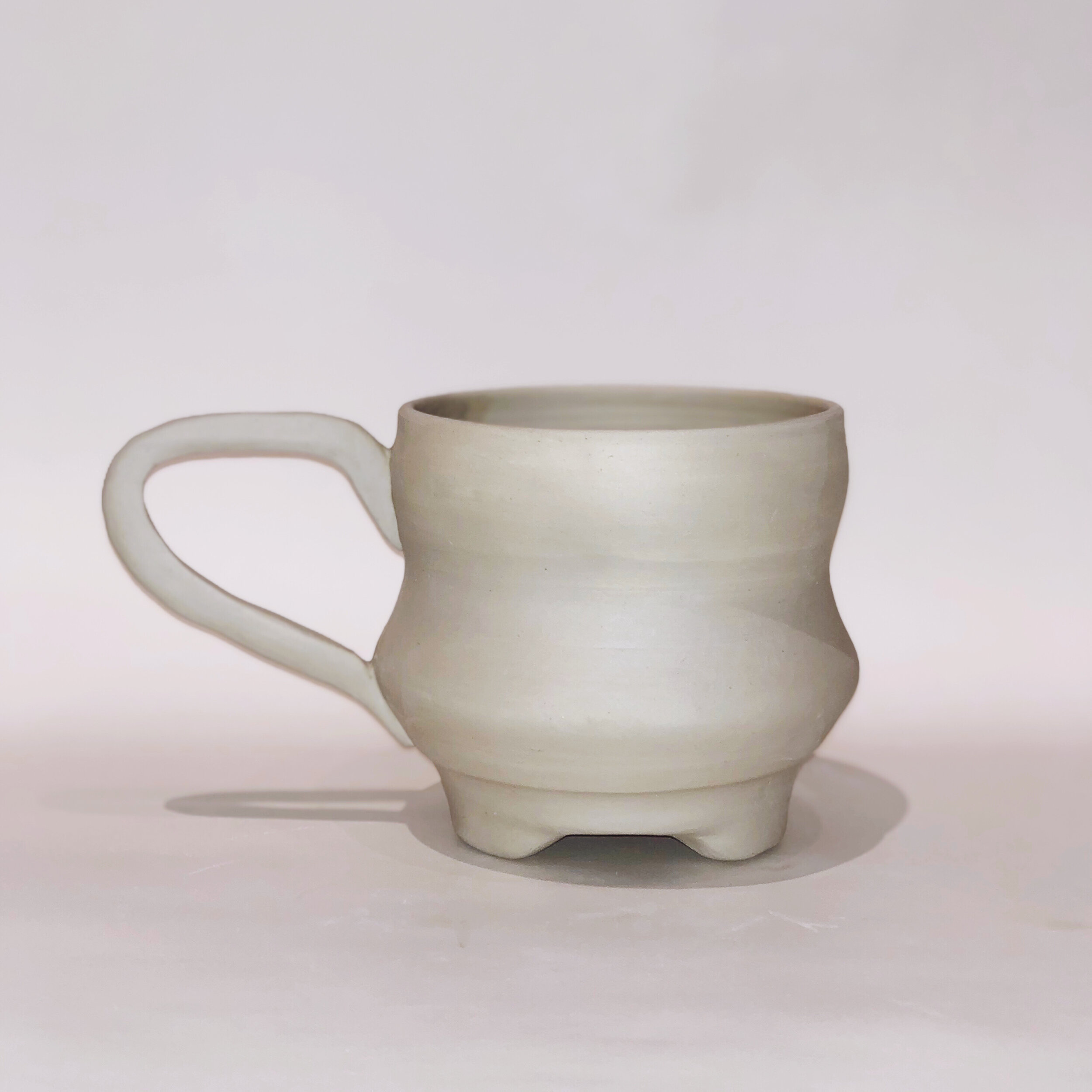 #Mug#33 - Standing on three legs