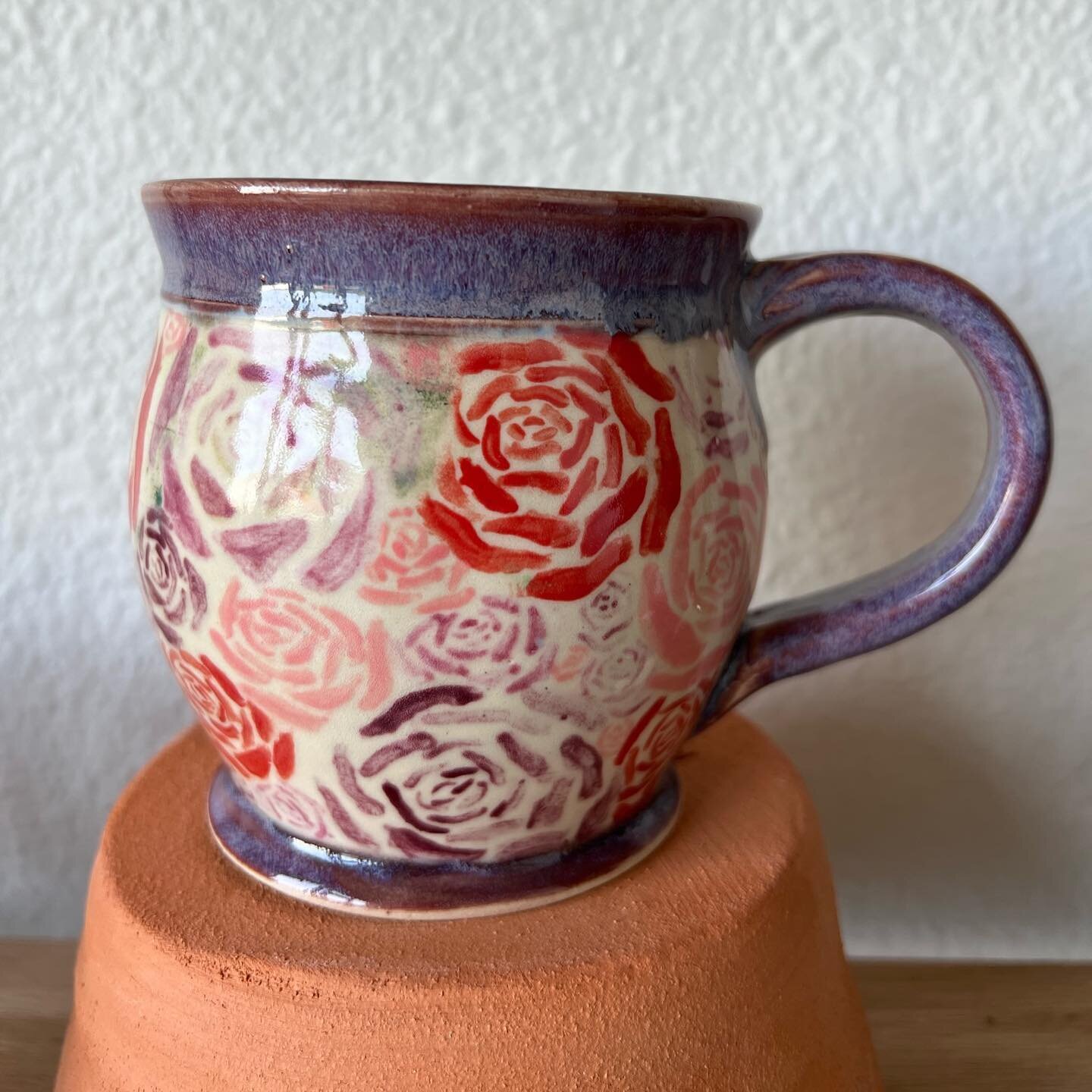 Mugshot Monday! 📸 
-
-
-
#mugshot #mugshotmonday #mugs #clay #handmade #handmademug #ceramics #pottery #cer&aacute;mica #ceramique #fyp #explore #artistexplore #potterystudio #potter #barro #ceramiccup #ceramicmug #underglaze #glaze