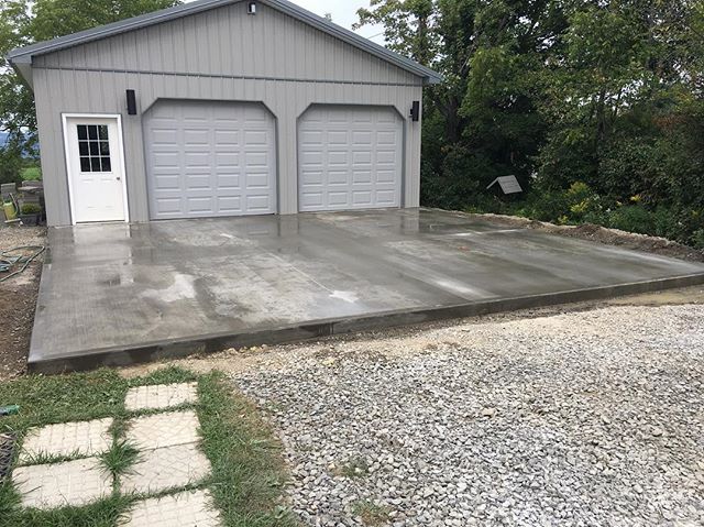 Simple #concreteslab with a #broomfinish, just in time for fall. 🍁 #senecalake #fingerlakes #upstateny