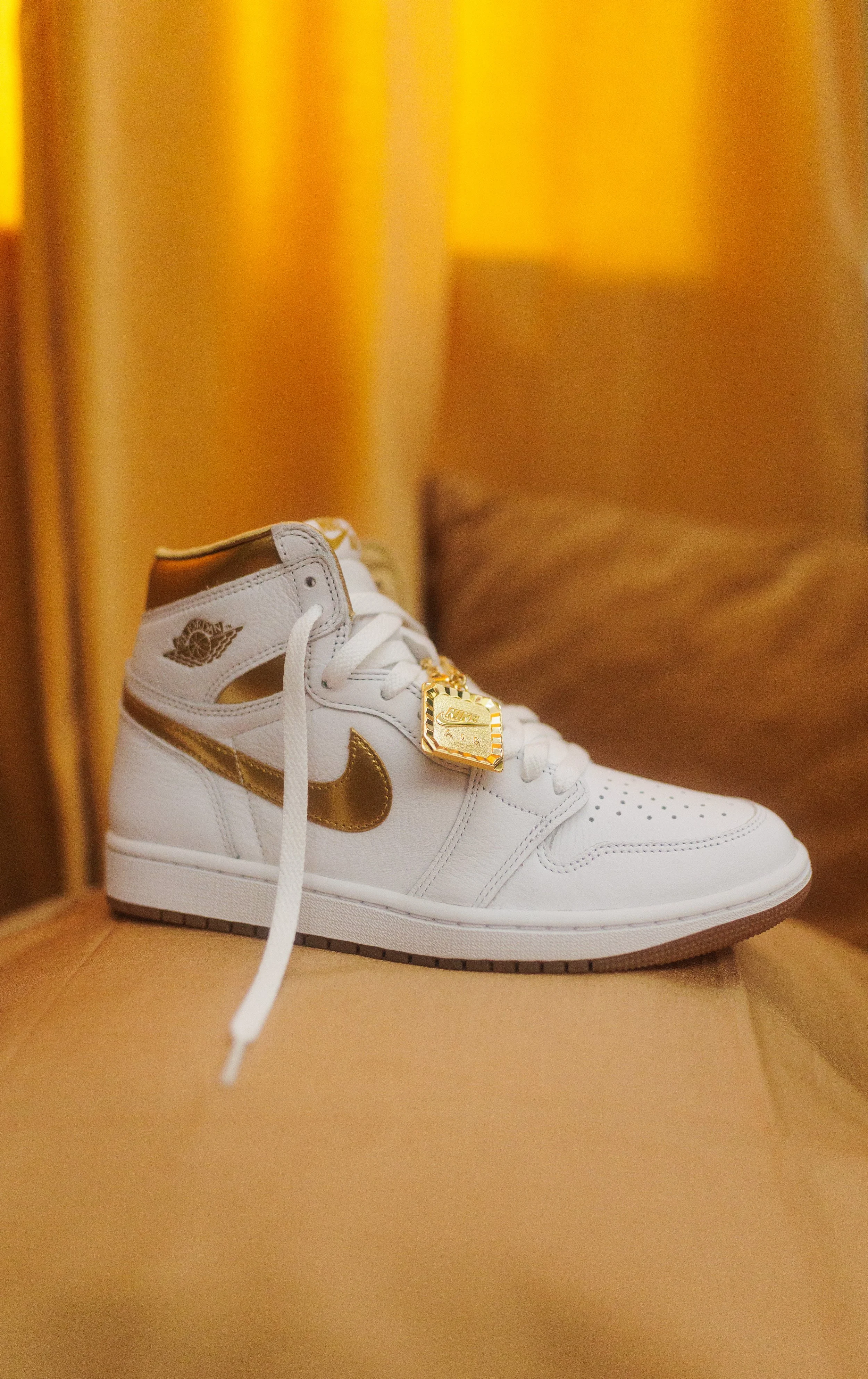 AJ1WHITEGOLDRESIZED-0645.jpg