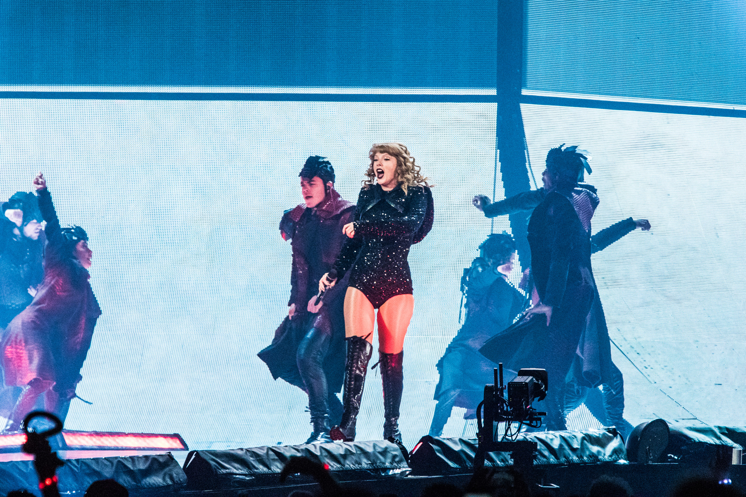10262018-taylorswift-marvel-ts04.jpg