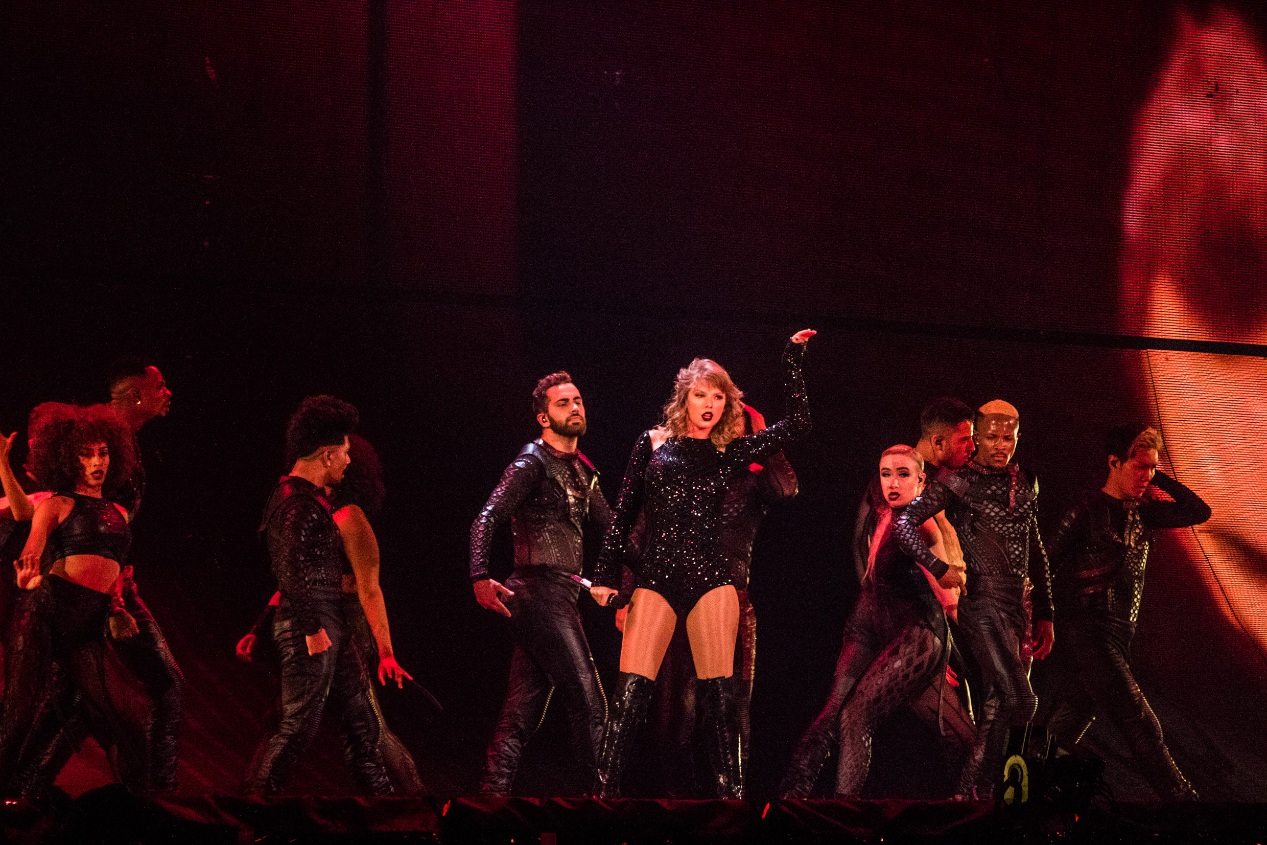 10262018-taylorswift-marvel-ts18.jpg