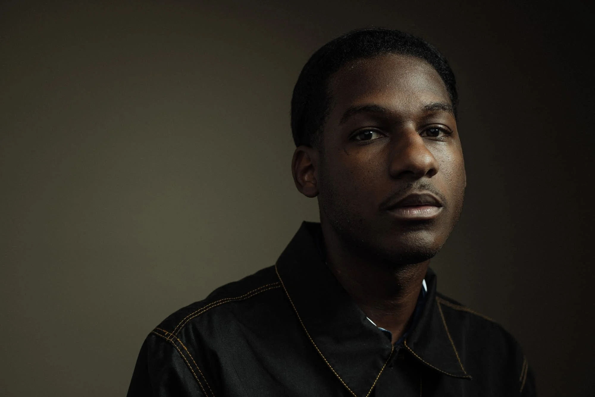 a2f8a1-20180920-leon-bridges-portraits-at-the-current-08.jpg