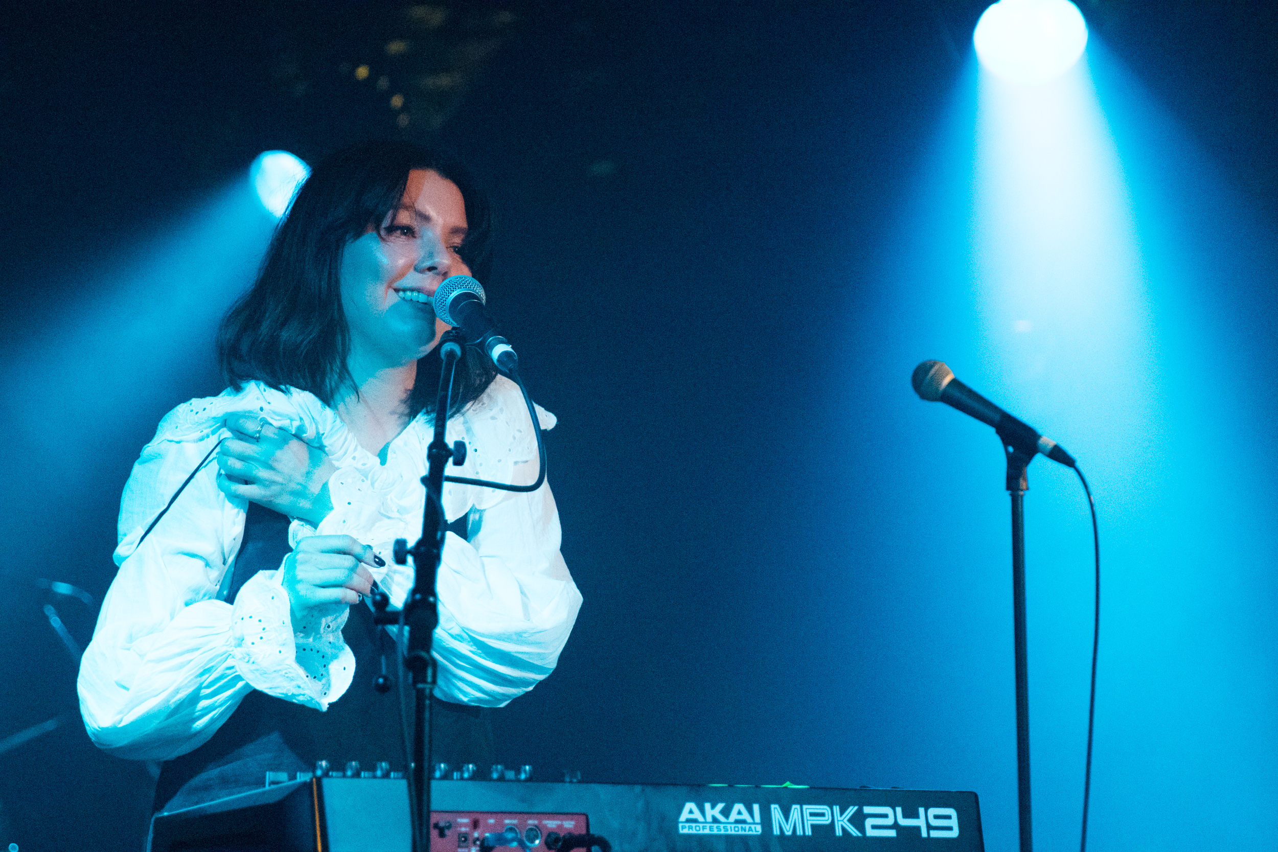2_AnnieBass_CornerHotel_SarahRix-5759.jpg