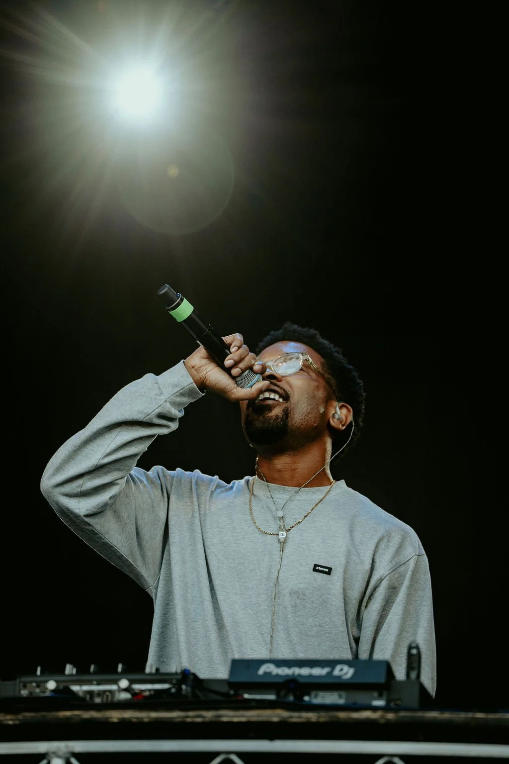 LoyleCarnerwNavyBlue@TheoperaHouseForecourt-16.jpg