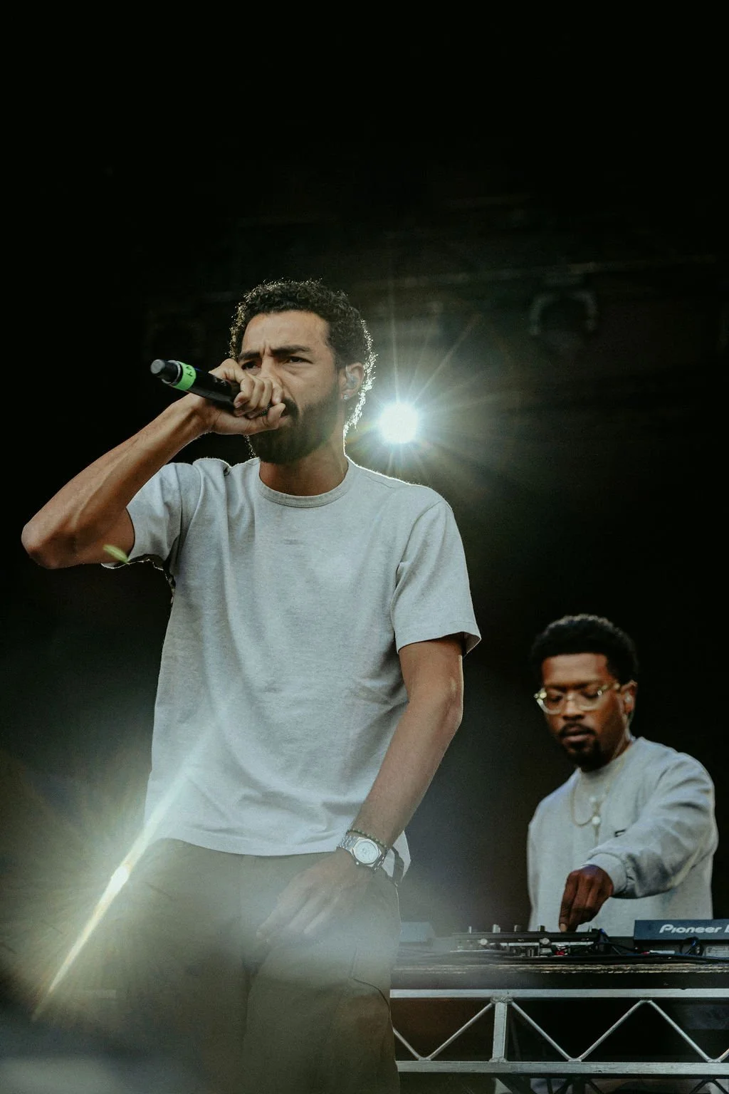 LoyleCarnerwNavyBlue@TheoperaHouseForecourt-15.jpg