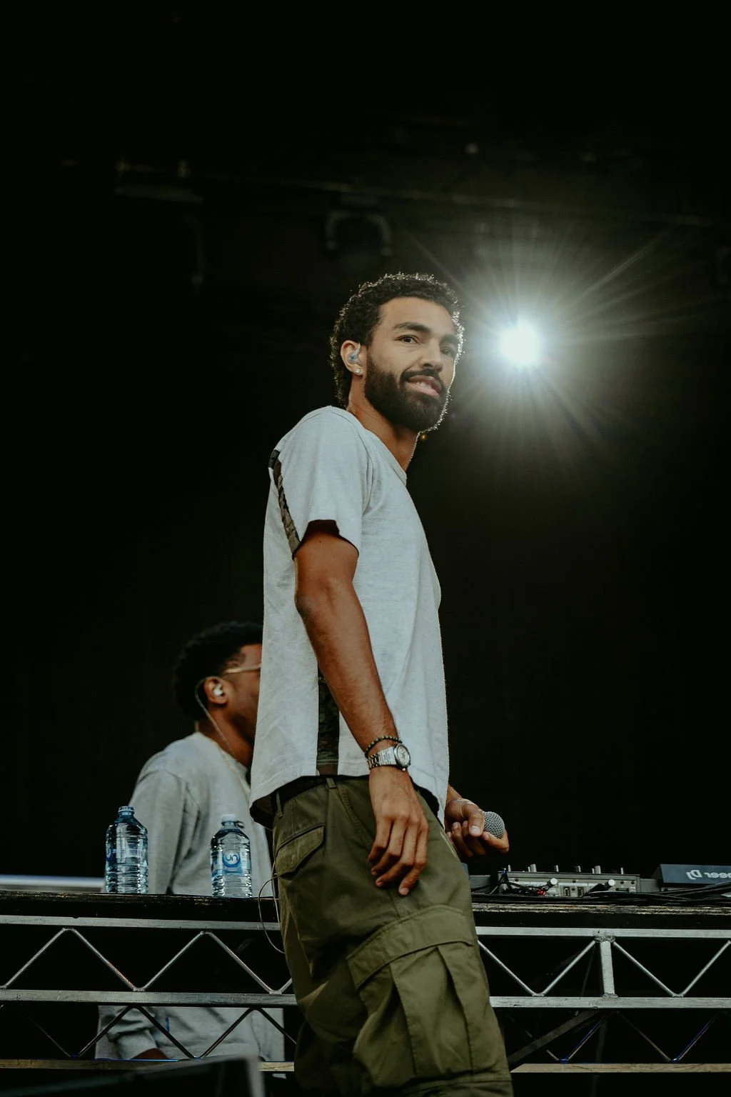 LoyleCarnerwNavyBlue@TheoperaHouseForecourt-10.jpg