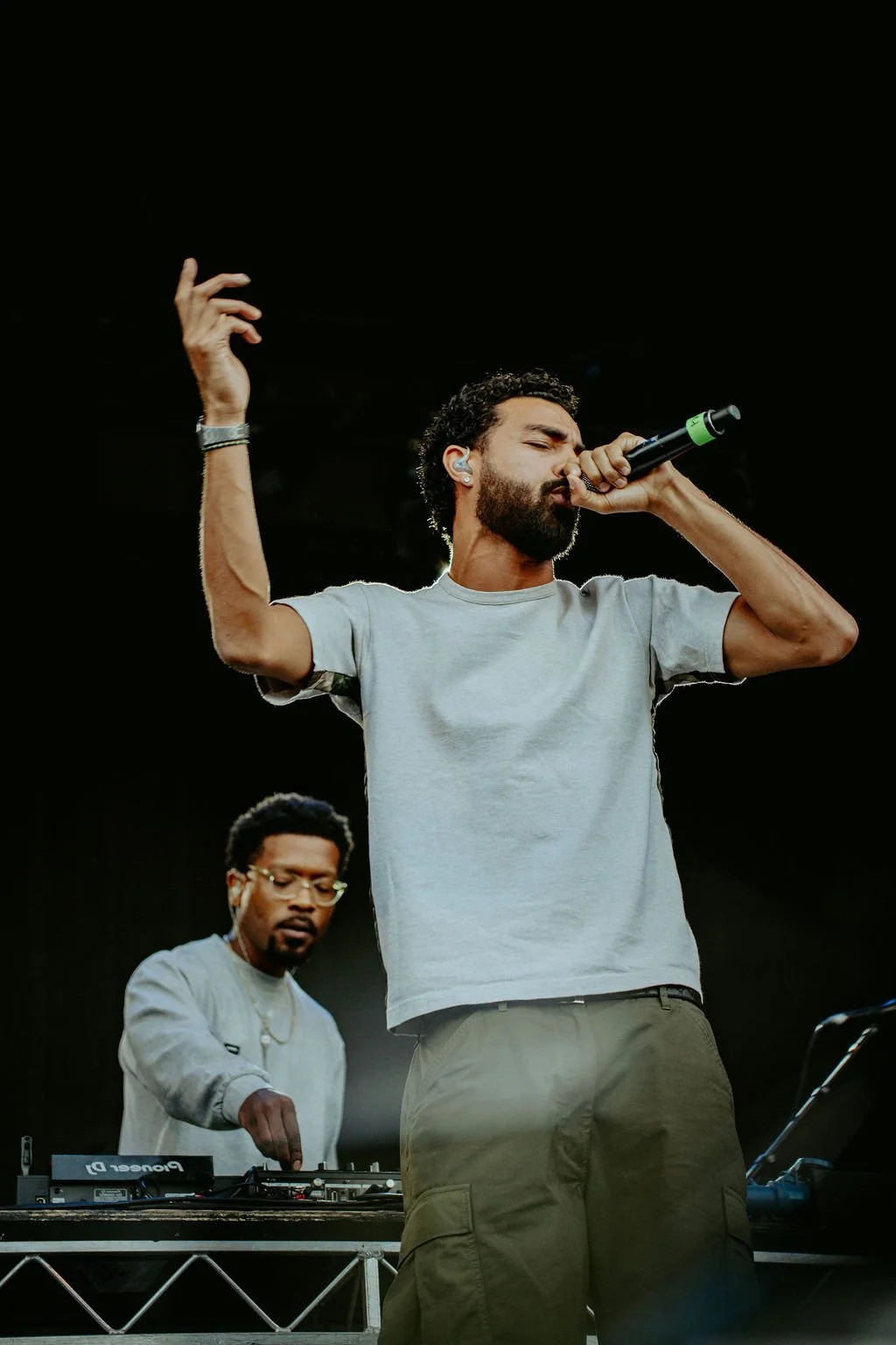 LoyleCarnerwNavyBlue@TheoperaHouseForecourt-14.jpg
