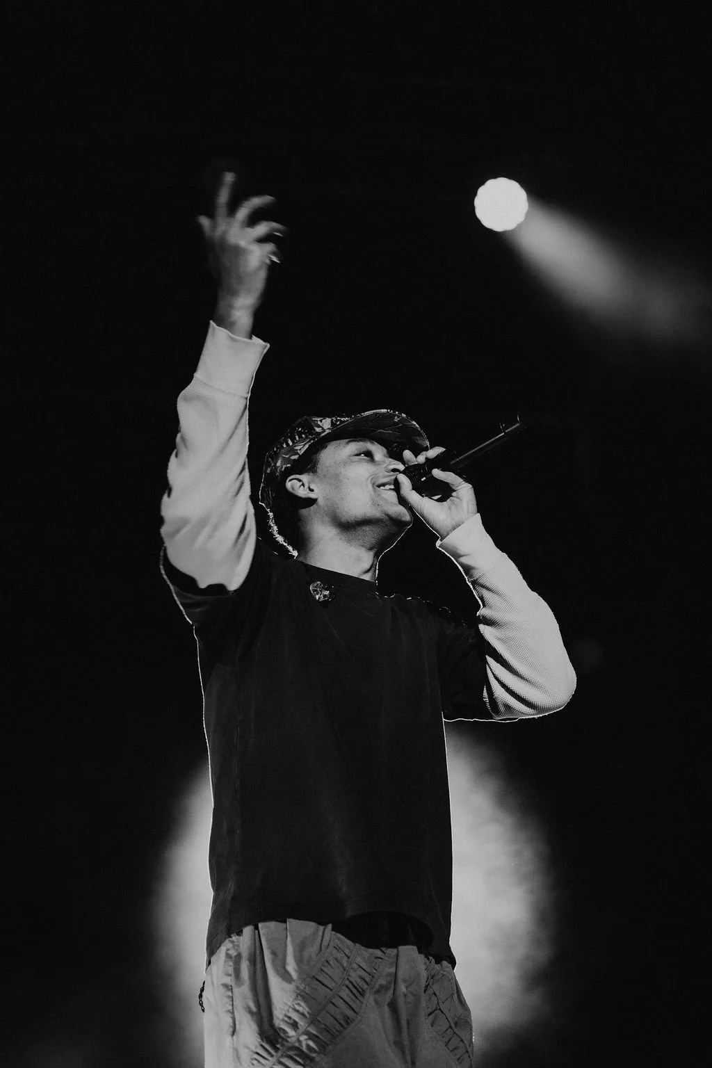 LoyleCarnerwNavyBlue@TheoperaHouseForecourt-42.jpg