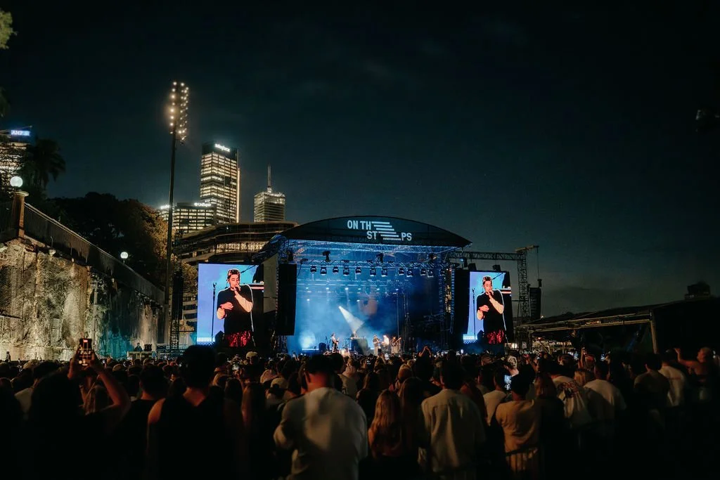LoyleCarnerwNavyBlue@TheoperaHouseForecourt-45.jpg