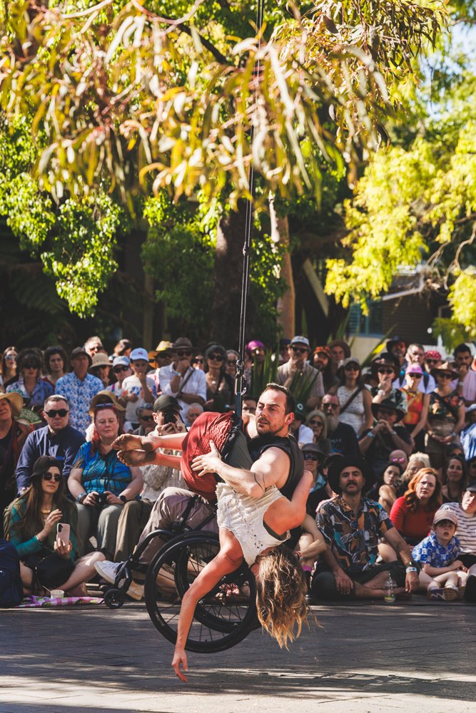 ChloeLoftusDanceTheAirBetweenUs_WOMADelaide09032026_KerrieGeier-4.jpg