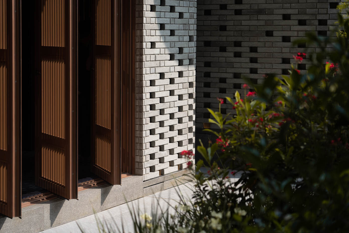  Atrium House, Yuen Long, Hong Kong Designed by via.  Developed by New World Development  Photography commissioned by via.  