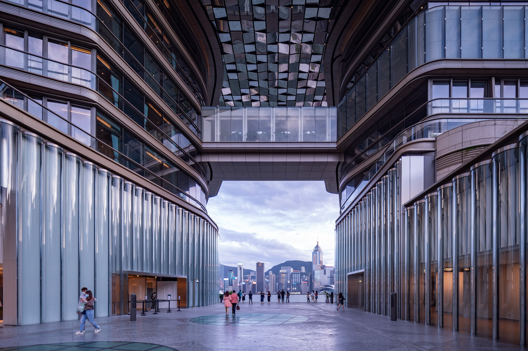  K11 Art and Cultural Centre Developed by New World Development / K11 / Adrian Cheng  Architectural Design of the K11 Art and Cultural Centre by SO – IL Facade Design by seele Glass Structural Design by Eckersley O'Callaghan The overall architectural