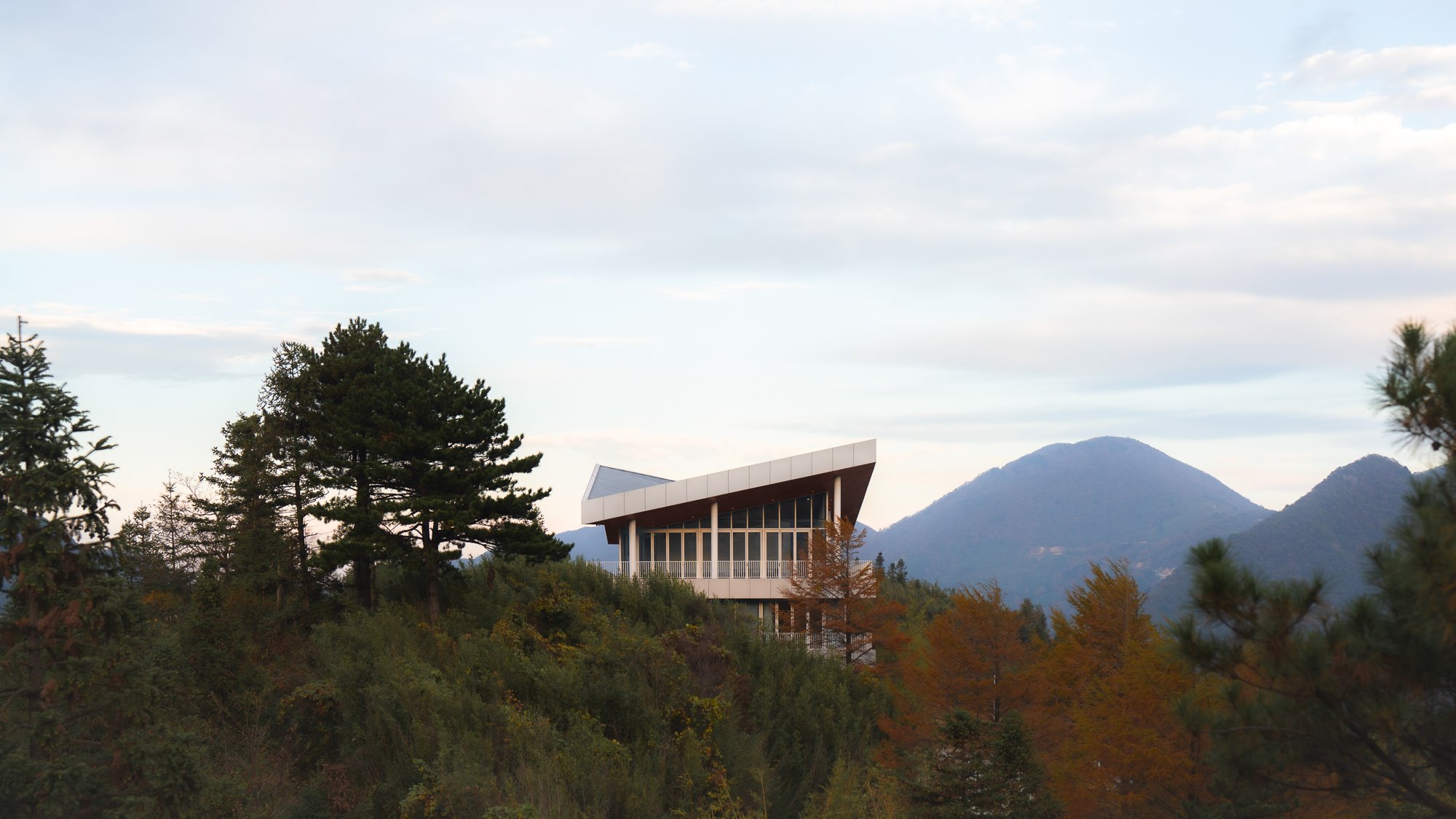 Floating Hotel - Anji, China - More Architecture 