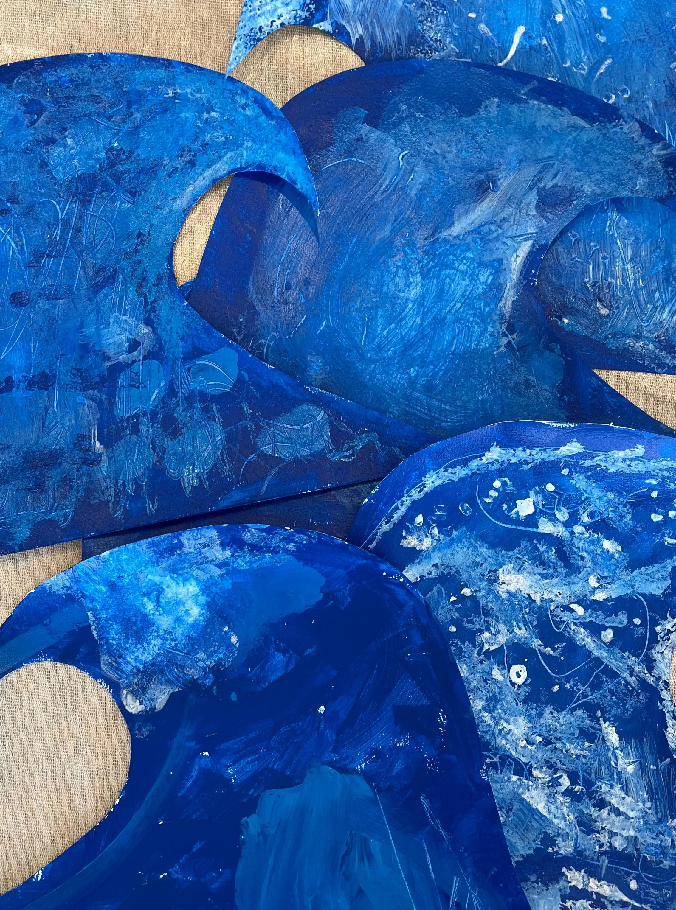 Exploring The Great Wave off Kanagawa by Japanese ukiyo-e artist Hokusai at Blink! We took our own boats for a sail on our own great sea, then played with diffrent tools to create textured oceany waves!