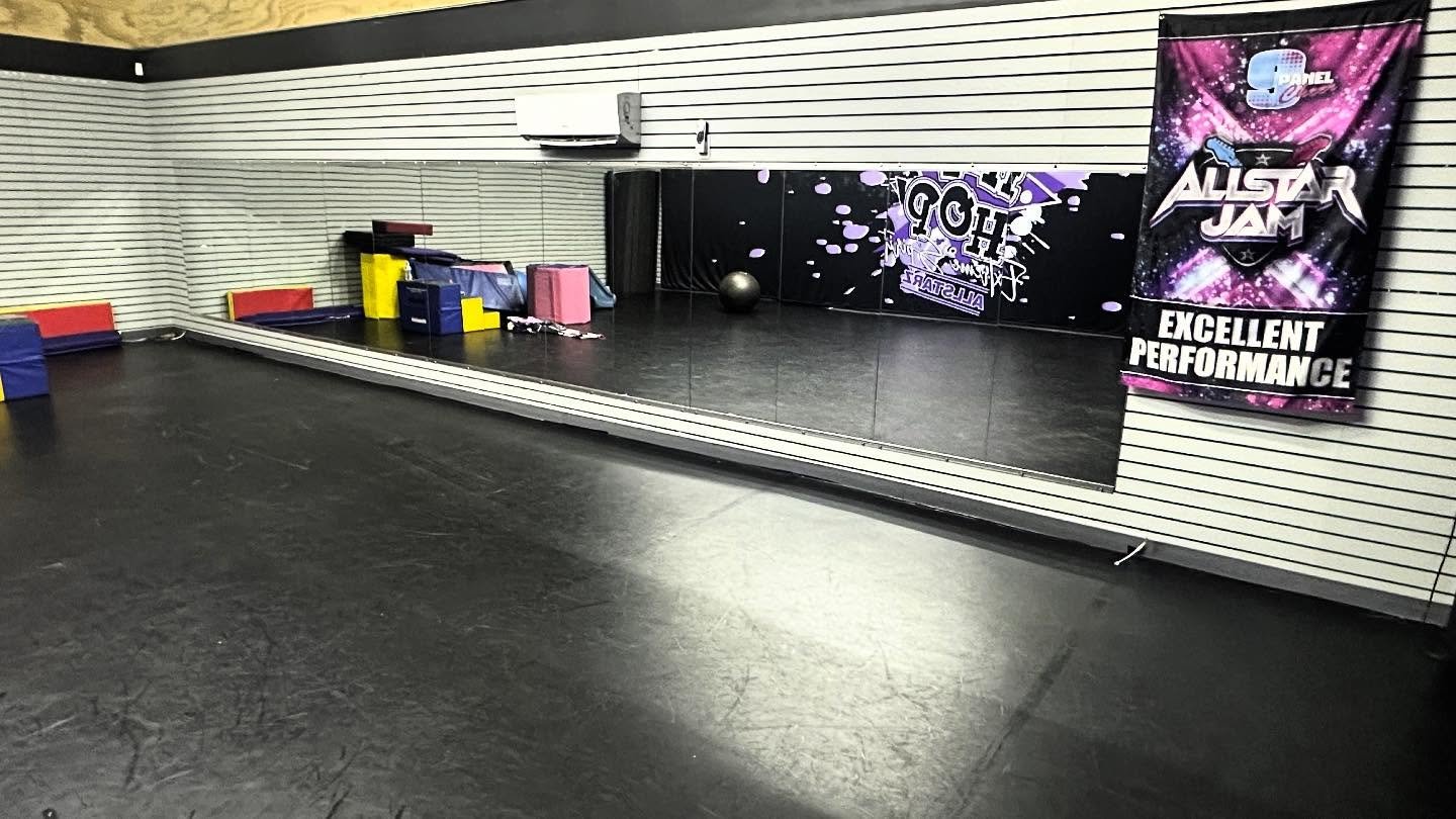 Our HipHop room at ESA Wilkesboro got an ⚡️U P G R A D E⚡️ We are obsessed with our new mirrors and can&rsquo;t wait for our kids to have even better timing, movements &amp; confidence this season!