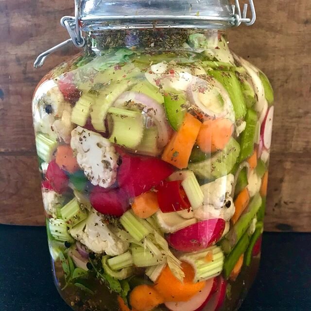 FERMENTING FREESTYLE
Tune in to my Insta live on Sat at 6pm where I&rsquo;ll be sharing recipes for a lacto fermented Giardiniera and Curtido and give you some ideas how to use them and some ideas why you should never ditch the brine! 
See my last po