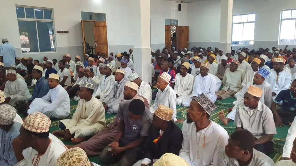 Inside of Masjid Saad Mkaoni village.jpg