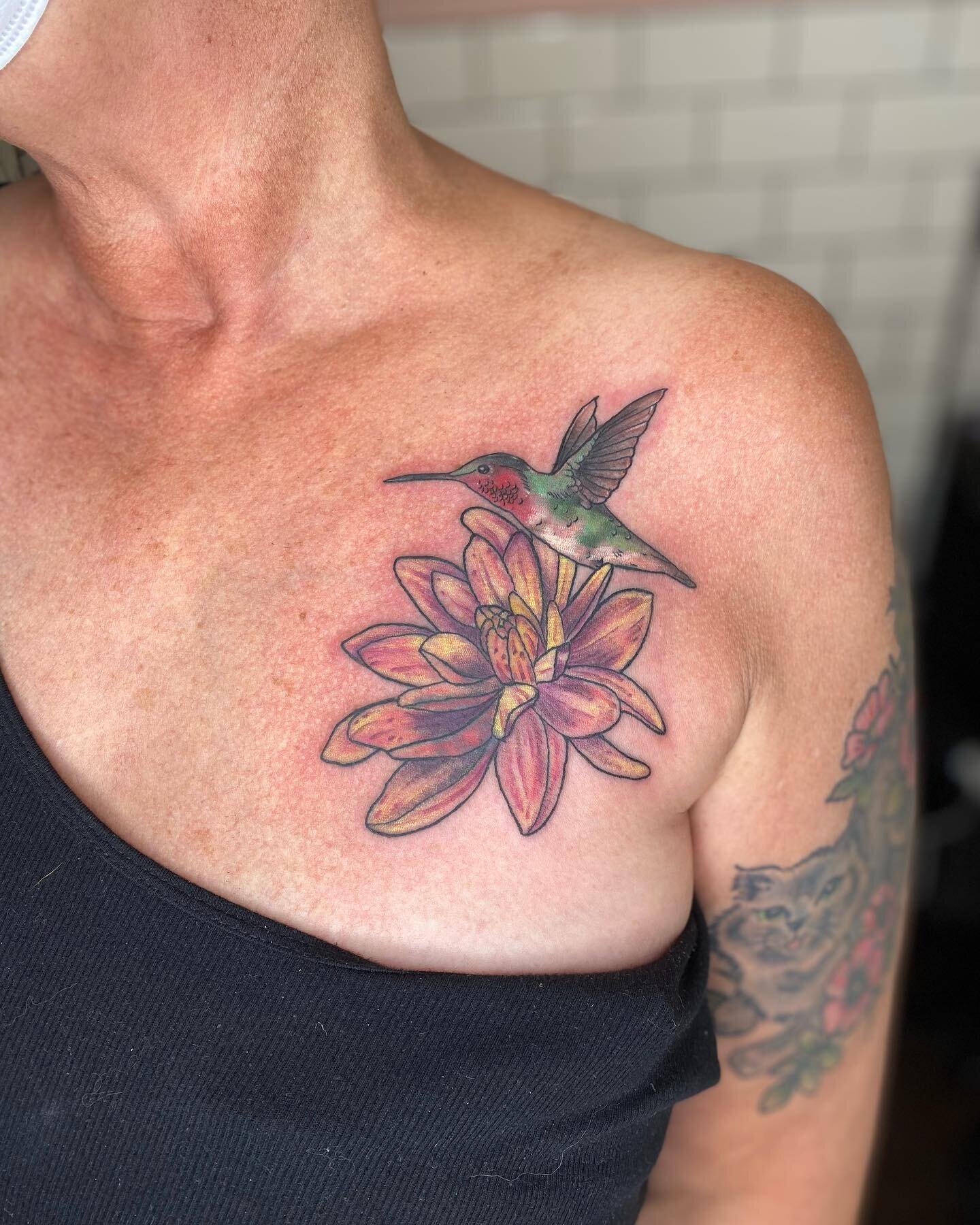Zinnia and hummingbird coverup for Jocelyn 🌸 swipe for before. Tattoosbyloorin@gmail.com for appointments 
.
.
.
#flowertattoo #zinniatattoo #hummingbirdtattoo #coveruptattoo #torontotattoo #toronto #torontotattooartist #torontotattooshop #torontove